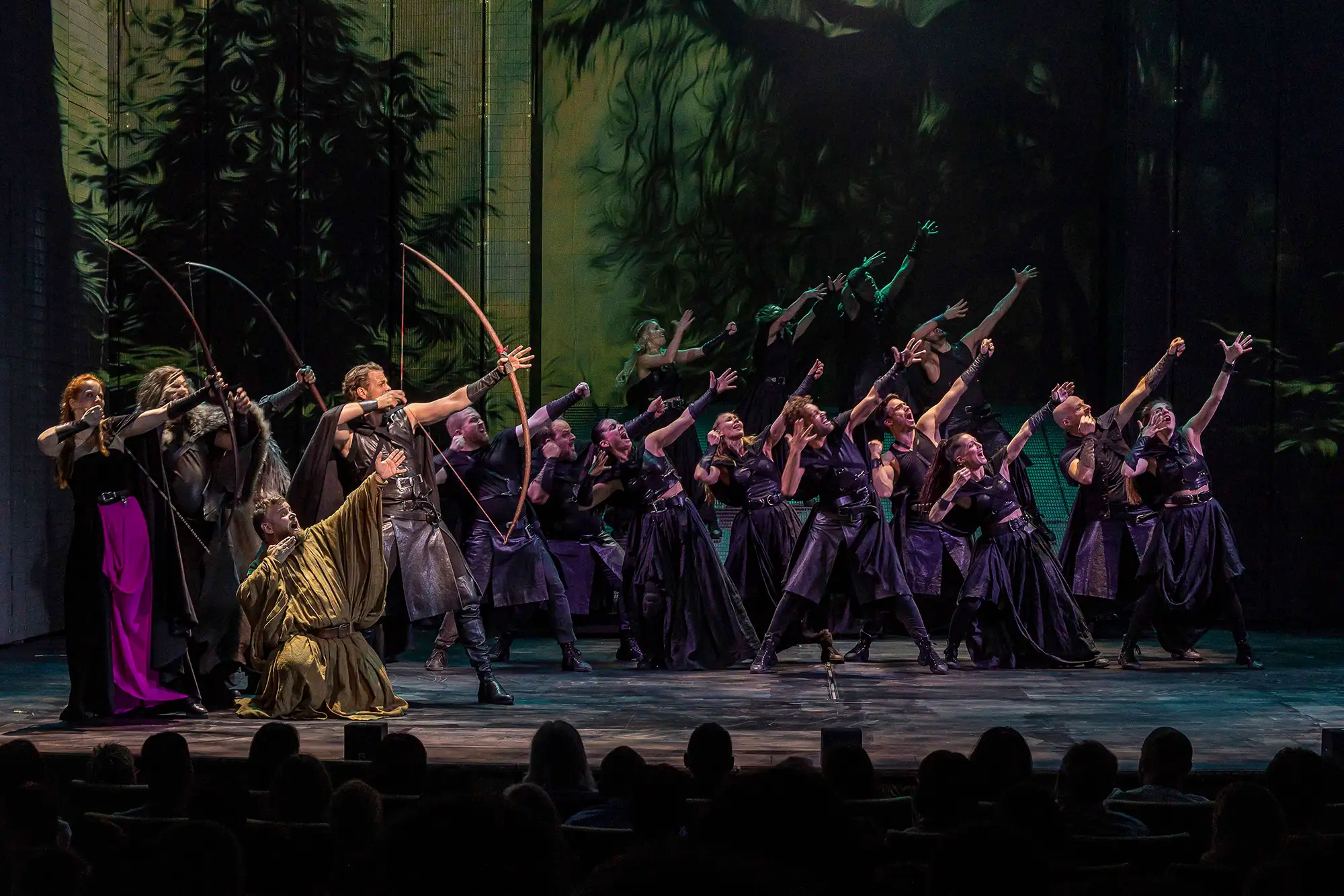 Robin Hood Musical Fulda - Szenenmotiv von 2022 mit Bogenschützen
