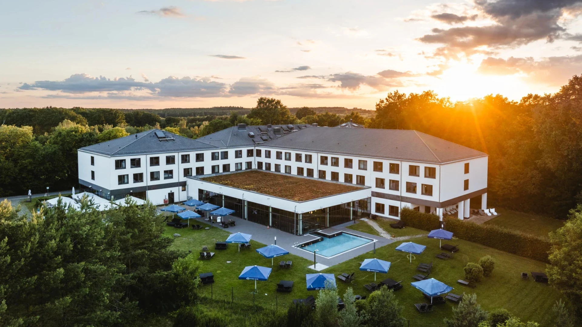 aja Bad Saarow Außenansicht mit Drohen aufgenommen