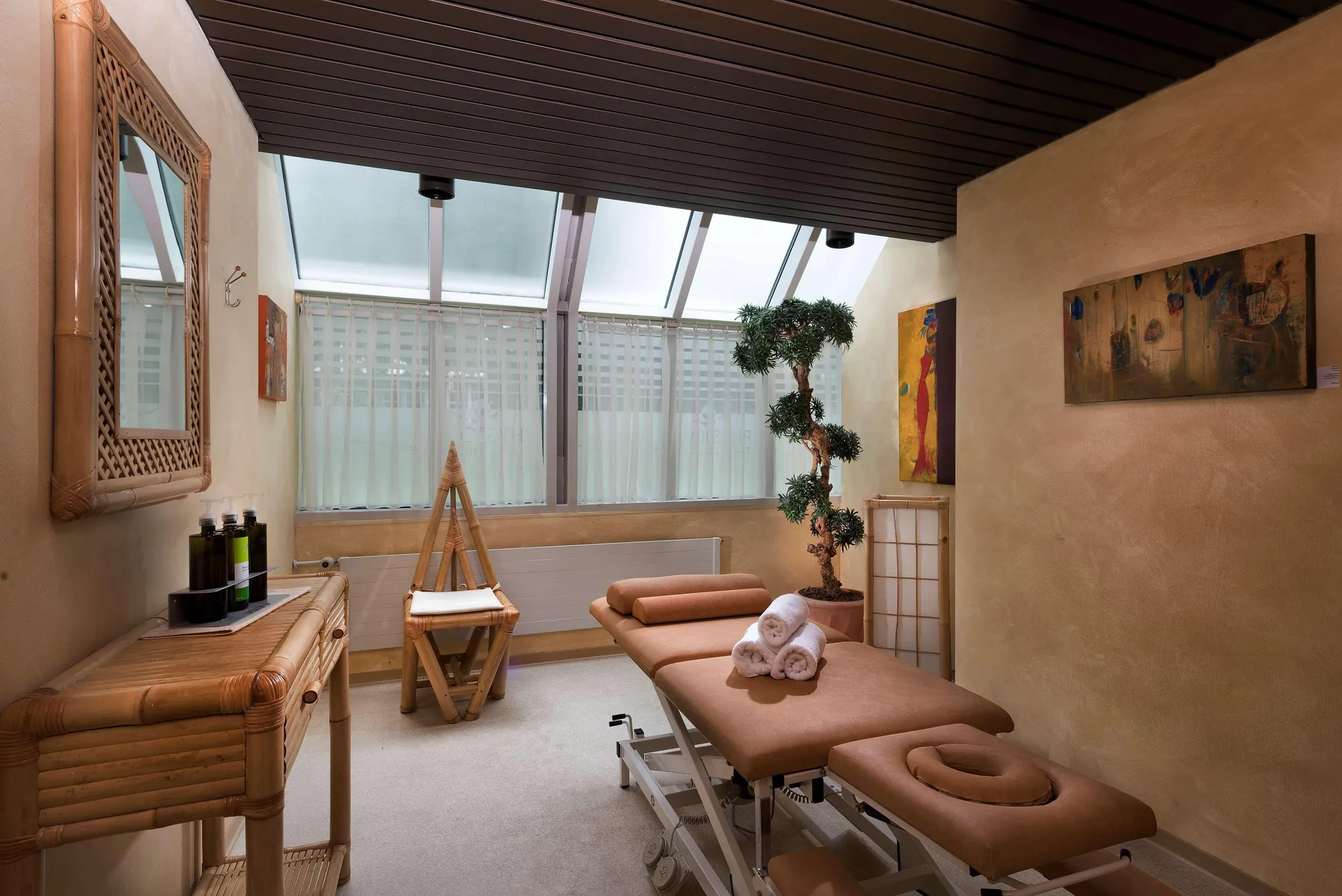 Best Western Premier Parkhotel Bad Mergentheim - privater Massageraum im traditionellen Stil