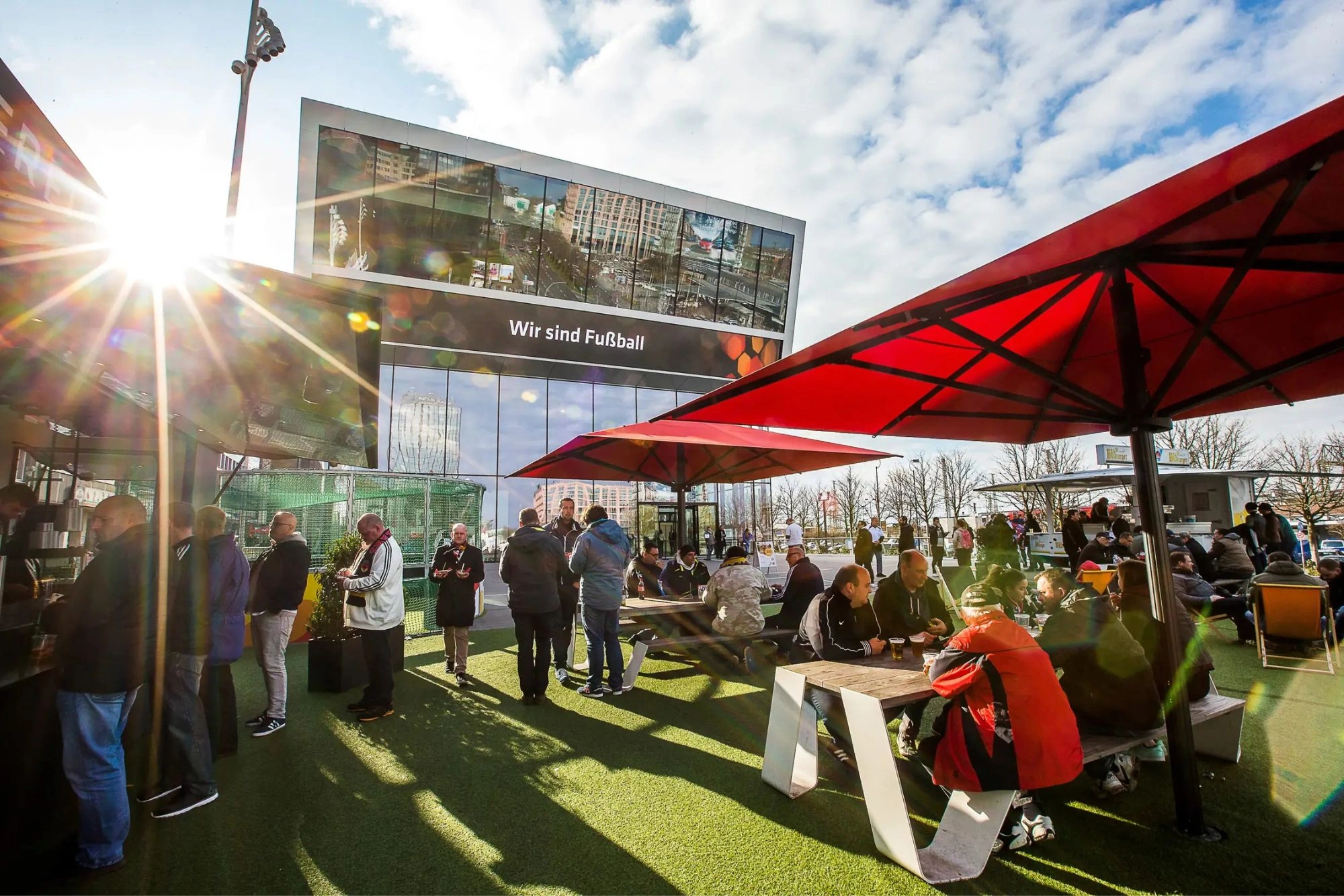 Deutsches Fußballmuseum draußen am Vereinsgrill N11