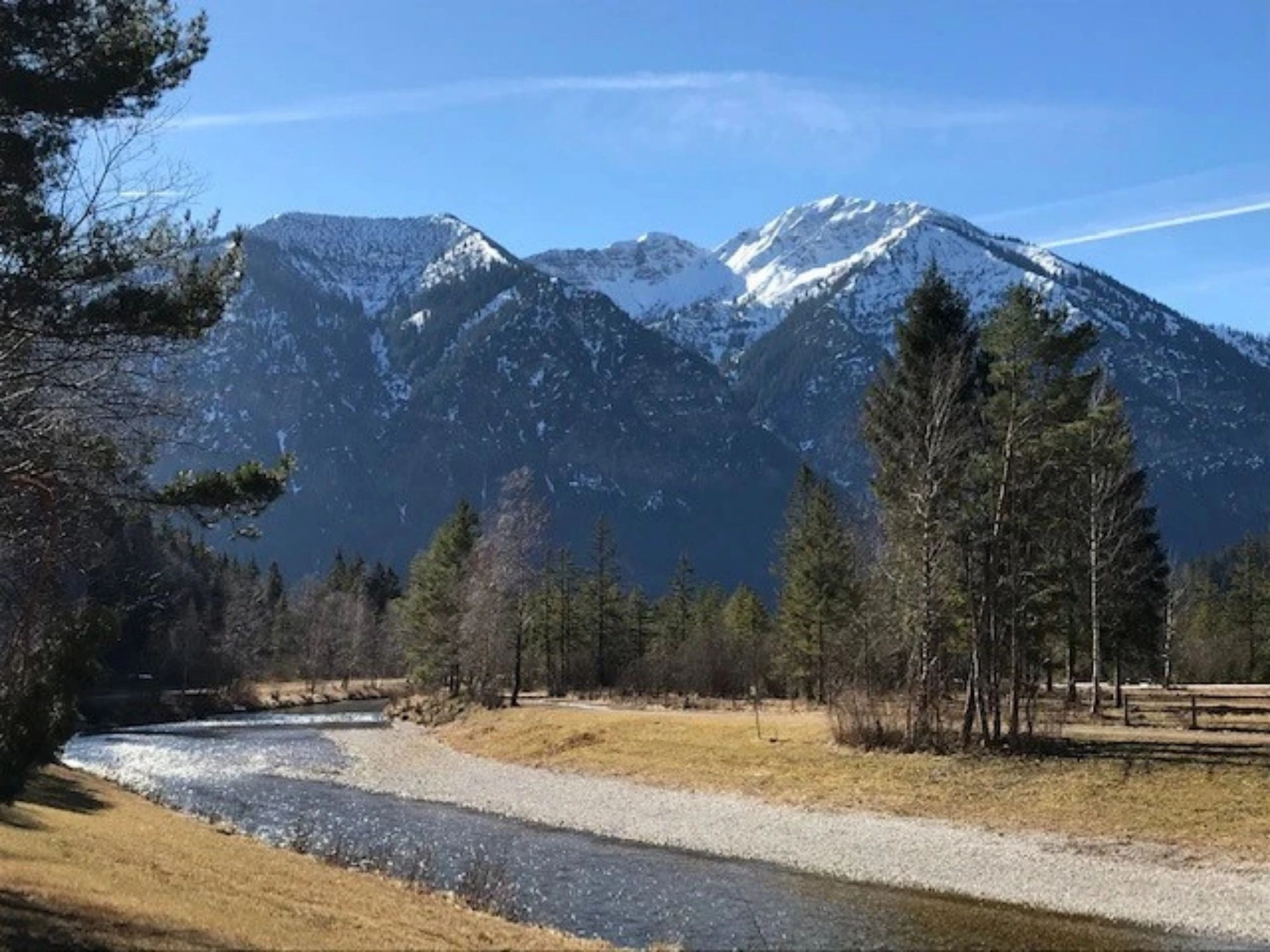 Ammer mit Blick auf Ammergauer Alpen