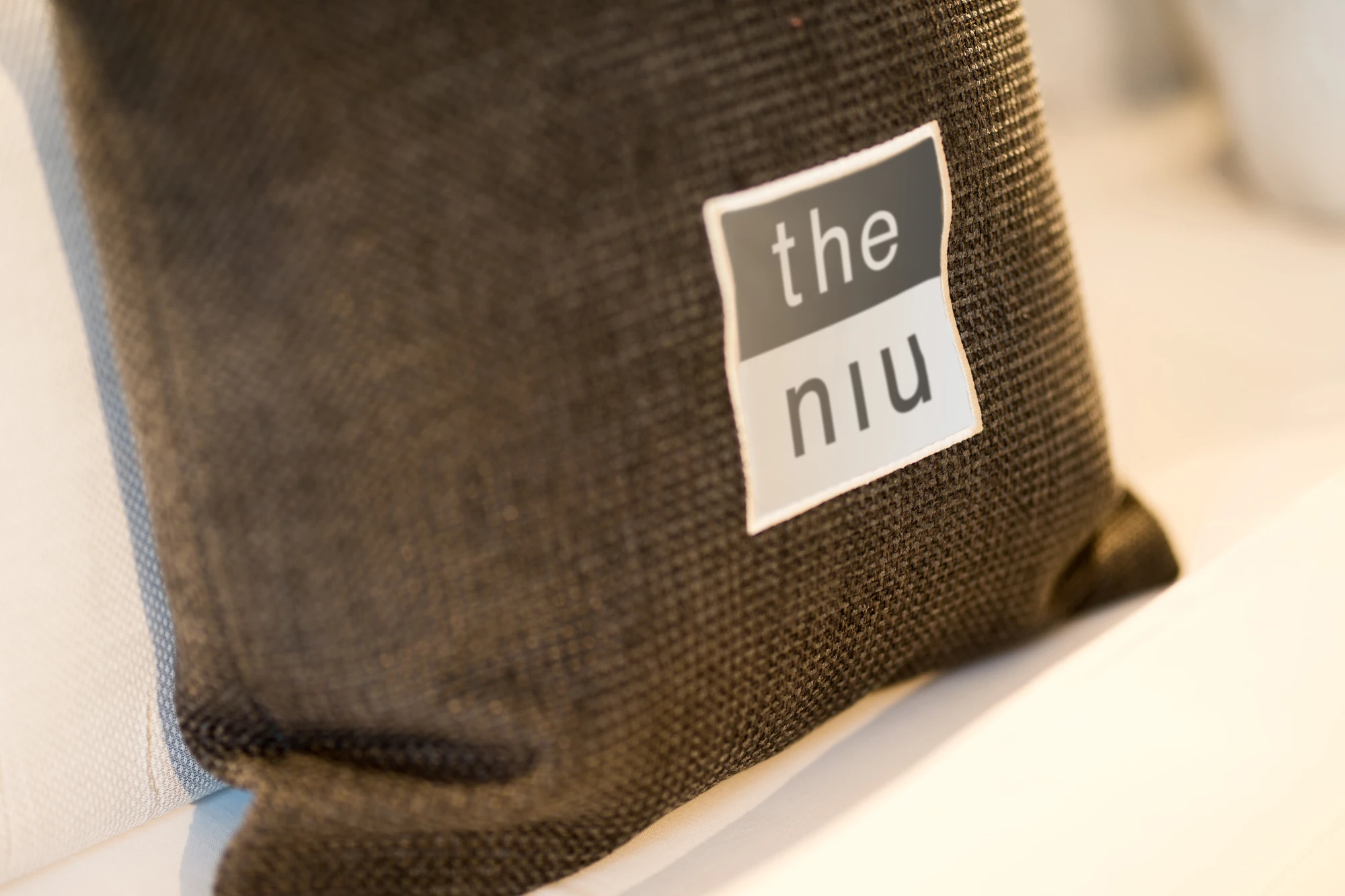 647696a_hb_w_011-the-niu