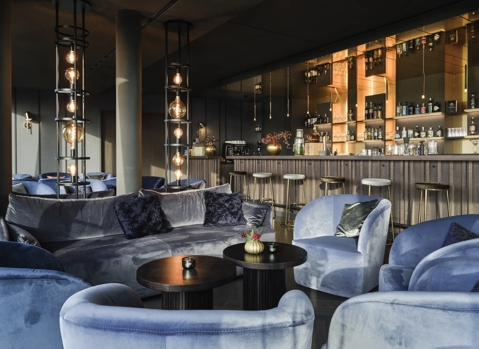 ATLANTIC Hotel Münster Bar - geräumige Couch zum Entspannen in stilvollen Atmosphäre