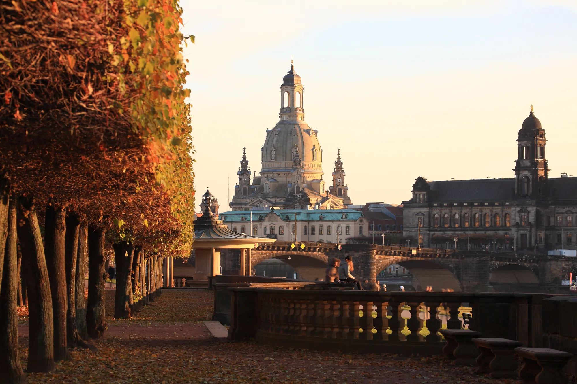 Dresden: Aussicht vom Japanisches Palais auf Frauenkirche bei Sonnenuntergang