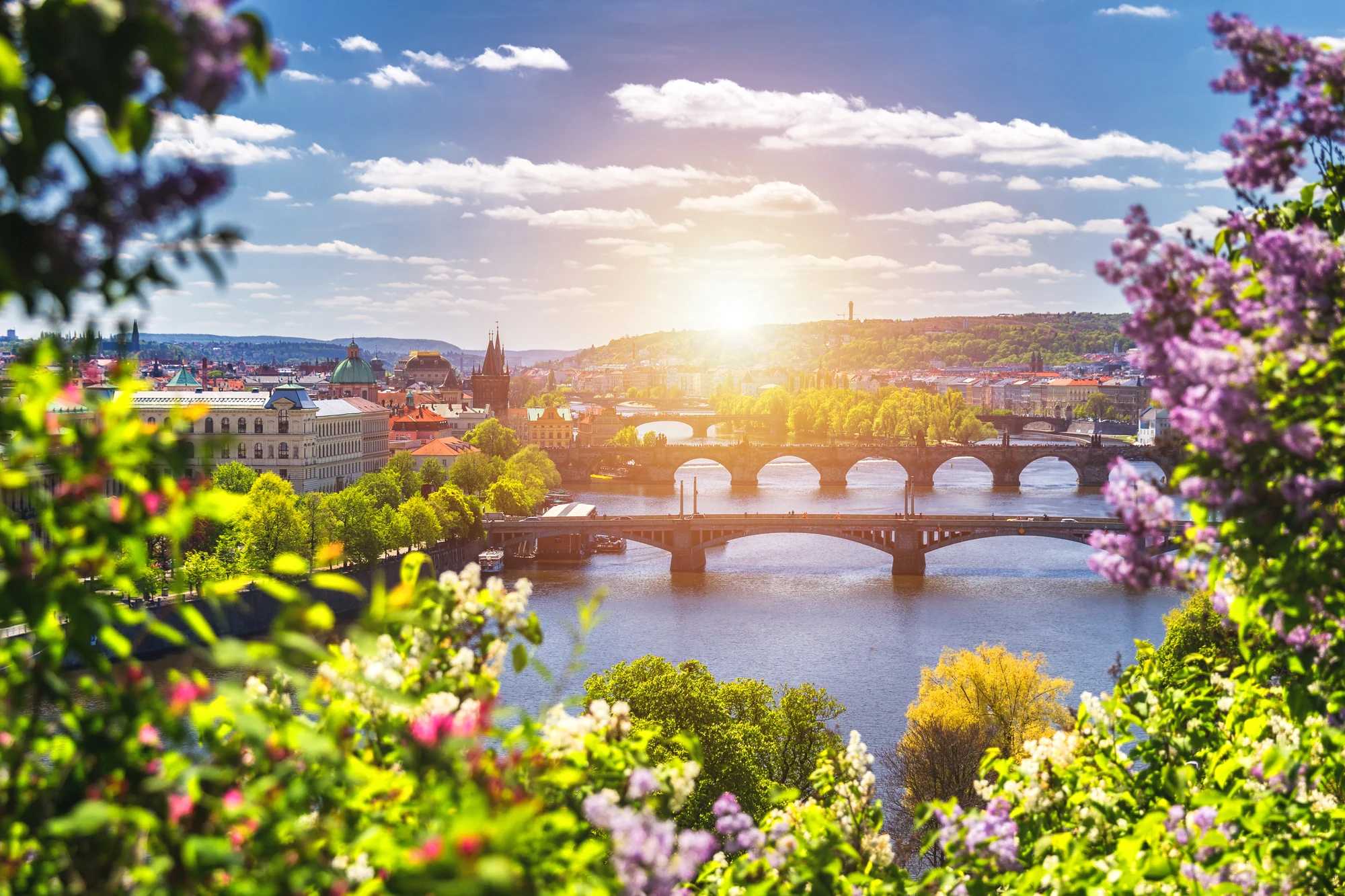 Prag Urlaub - Aussicht auf die Stadt Prag im Frühling
