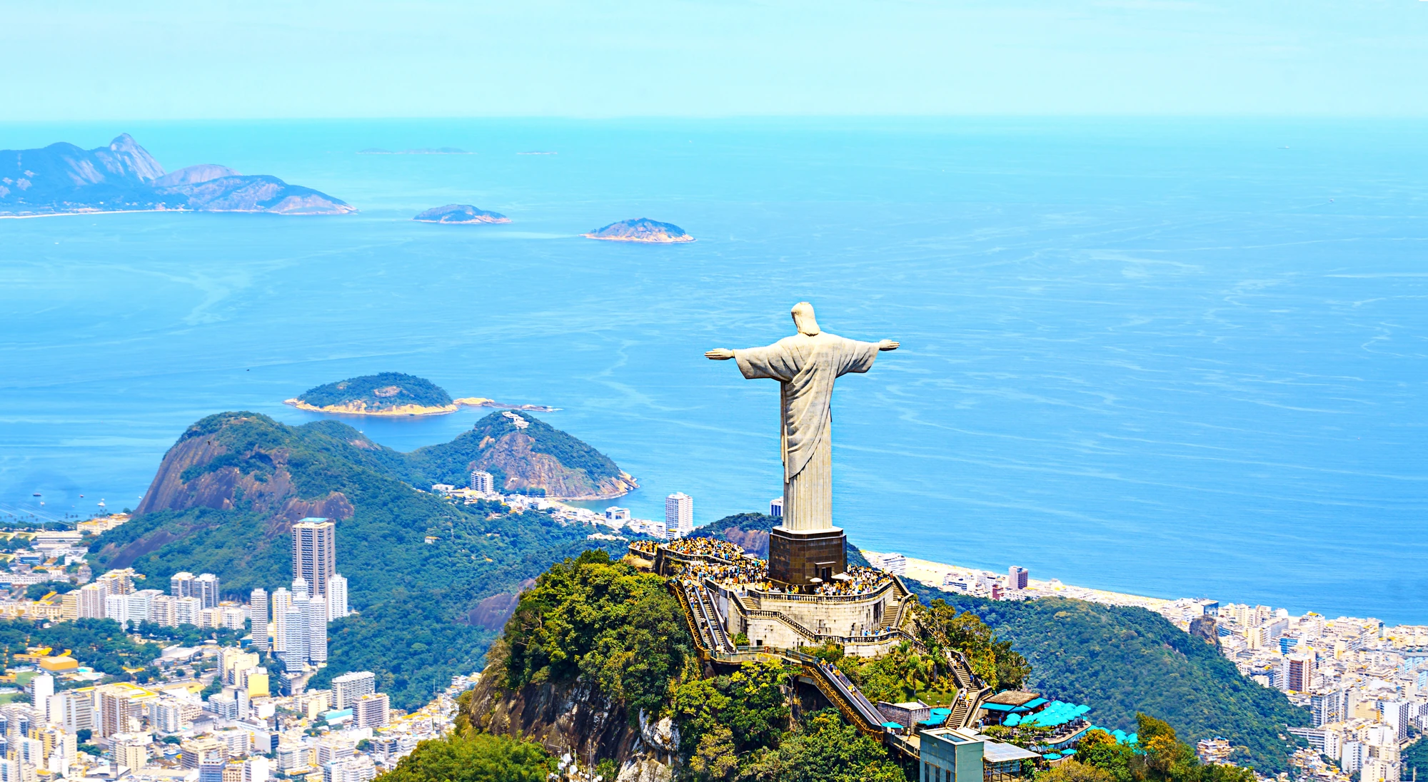 Blick von oben auf Rio de Janeiro und die Christusstatue