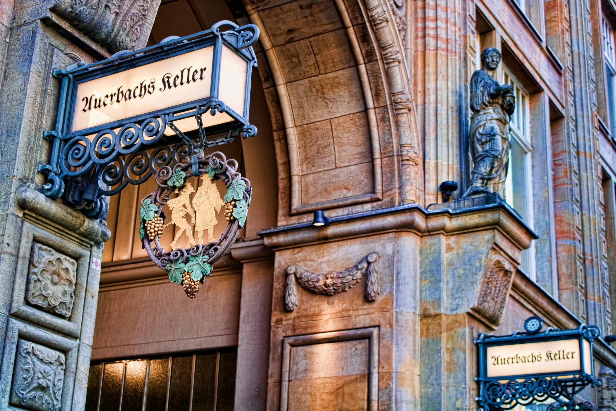 Leipzig - Mädlerpassage, Auerbachs Keller, Logo historisch, gemütlich