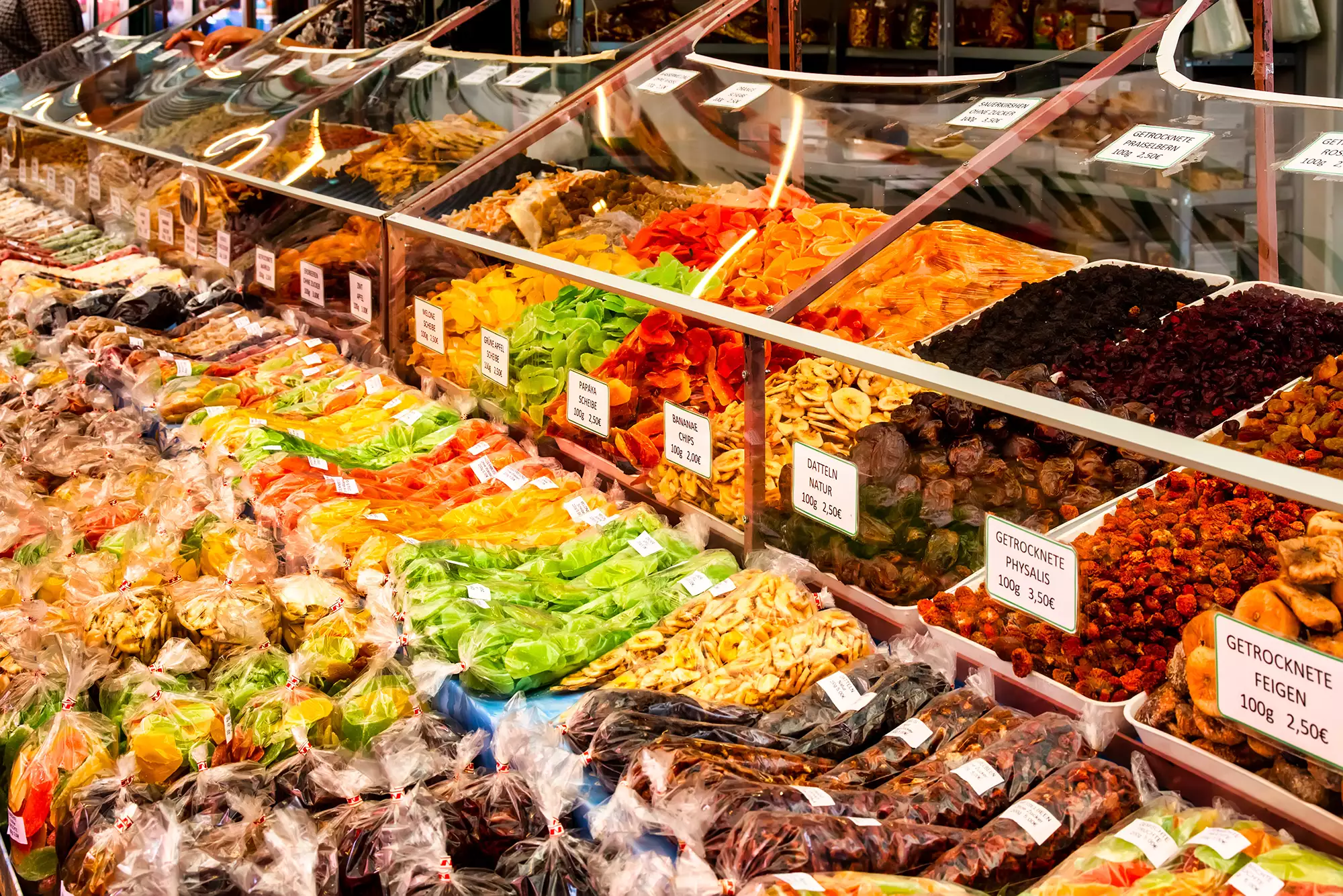 Naschmarkt bei Bahn und Hotel Wien