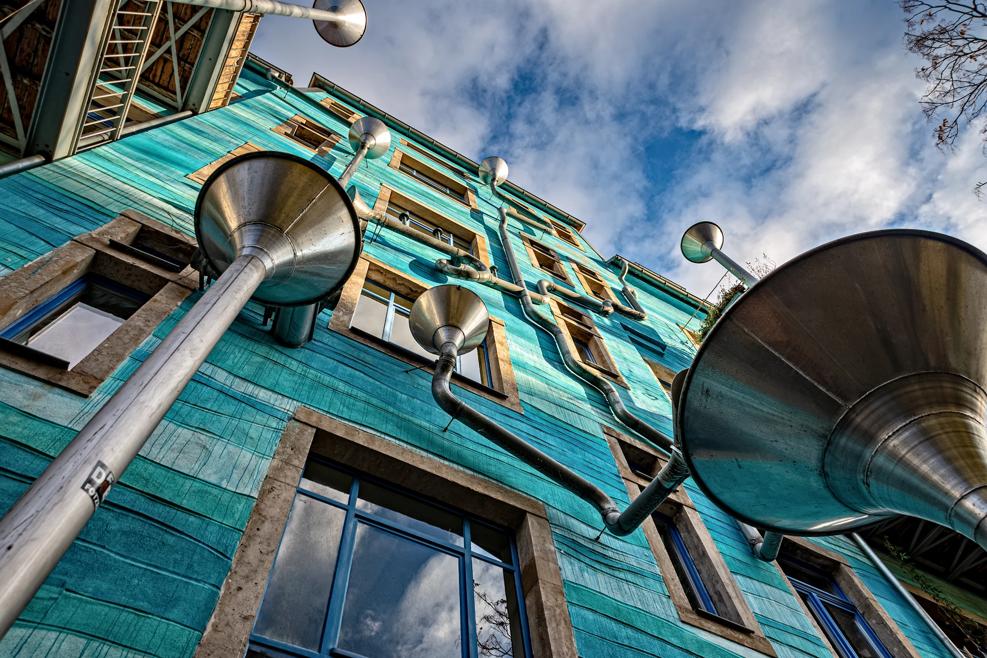 Dresden - Kunsthofpassage, blaue kreative Wand