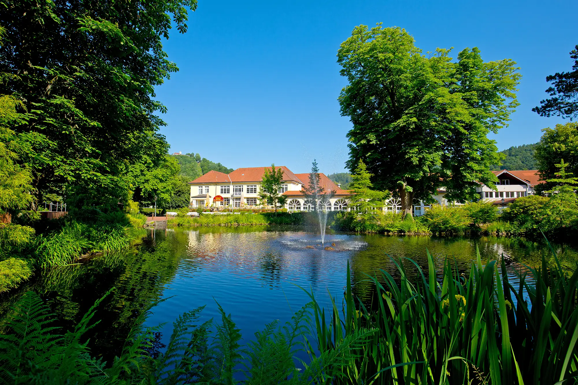 Niedersachsen, Harz. Bad Lauterberg mit See und Fontäne