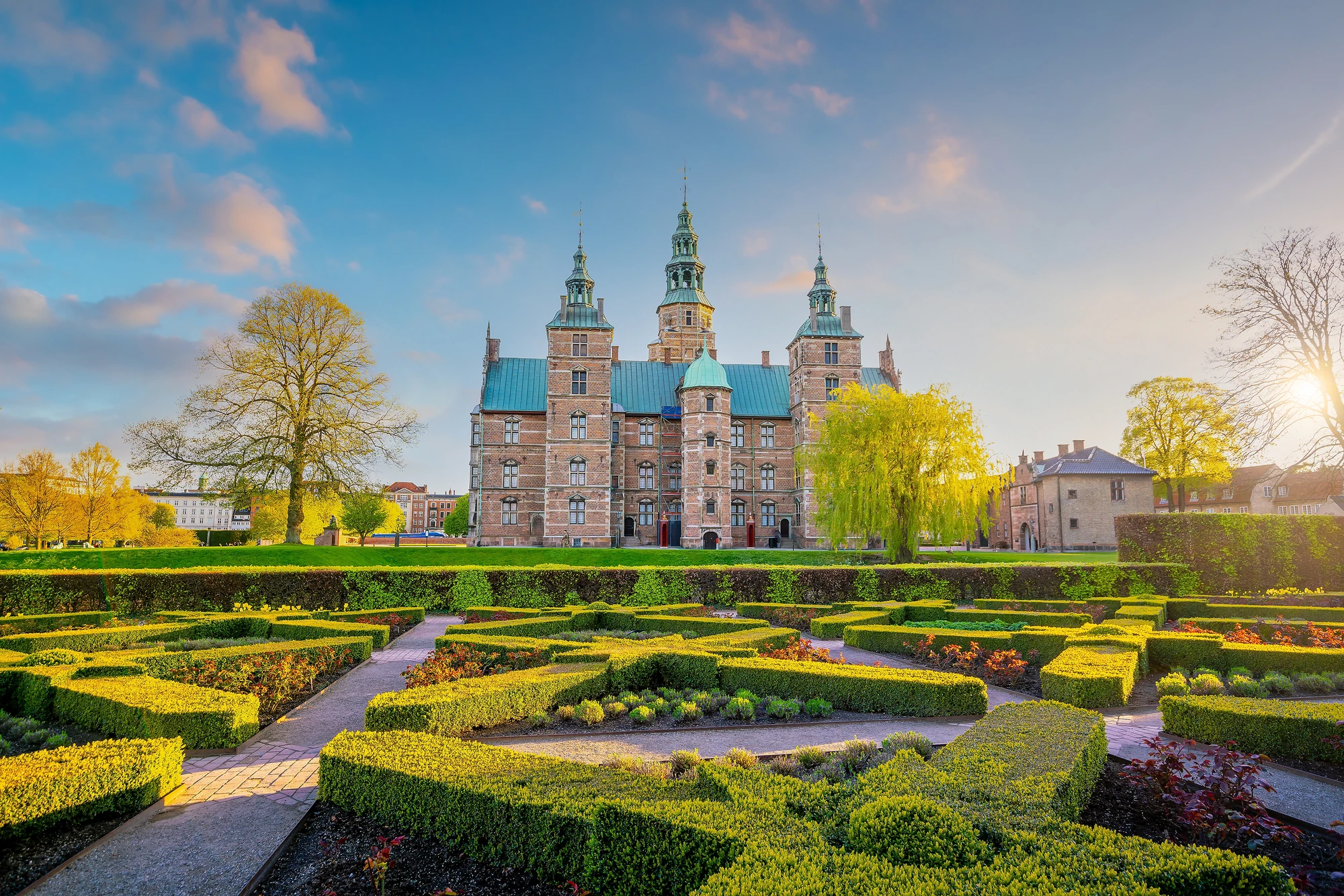 Kopenhagen - Aussicht auf das majestätische Schloss Rosenborg und seinen gepflegten Garten