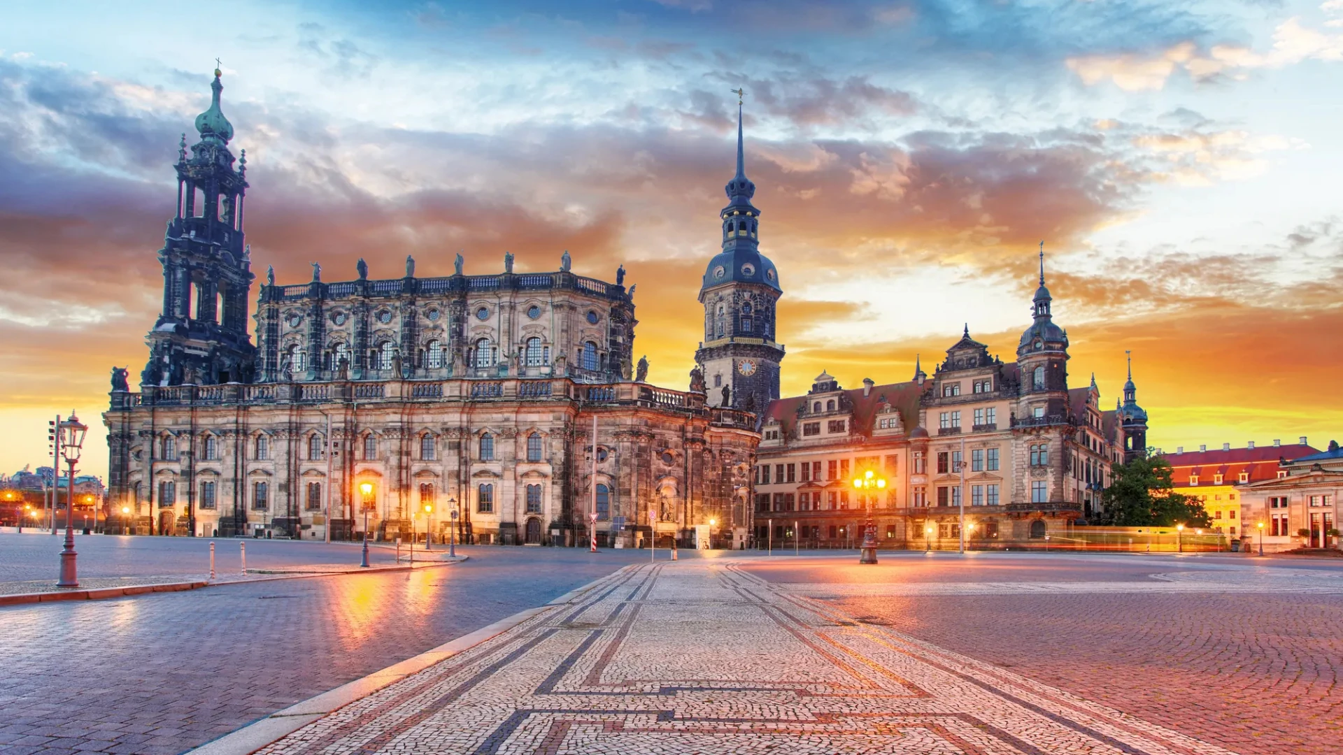 AdobeStock_93368706_Dresden-Schlossplatz-©TTstudio.opti_.opti
