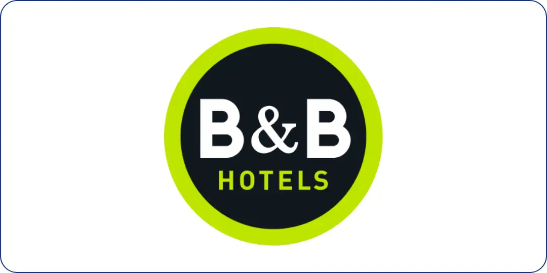 Logo von B&B Hotels mit weißem Schriftzug 'B&B' und grünem Schriftzug 'HOTELS' in einem Kreis