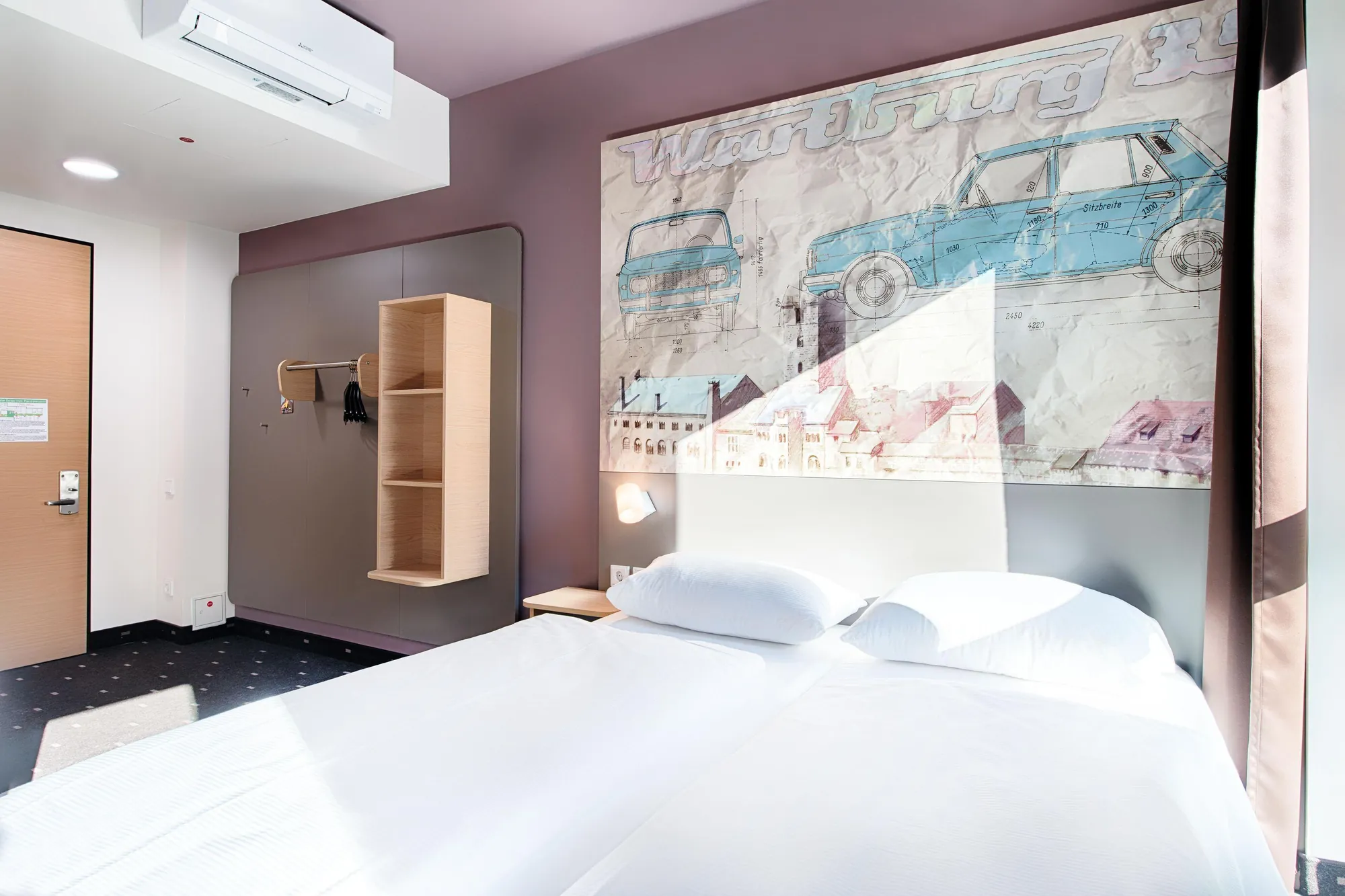 B&B Hotel Eisenach - helles Zimmerbeispiel in freundlichen Farben