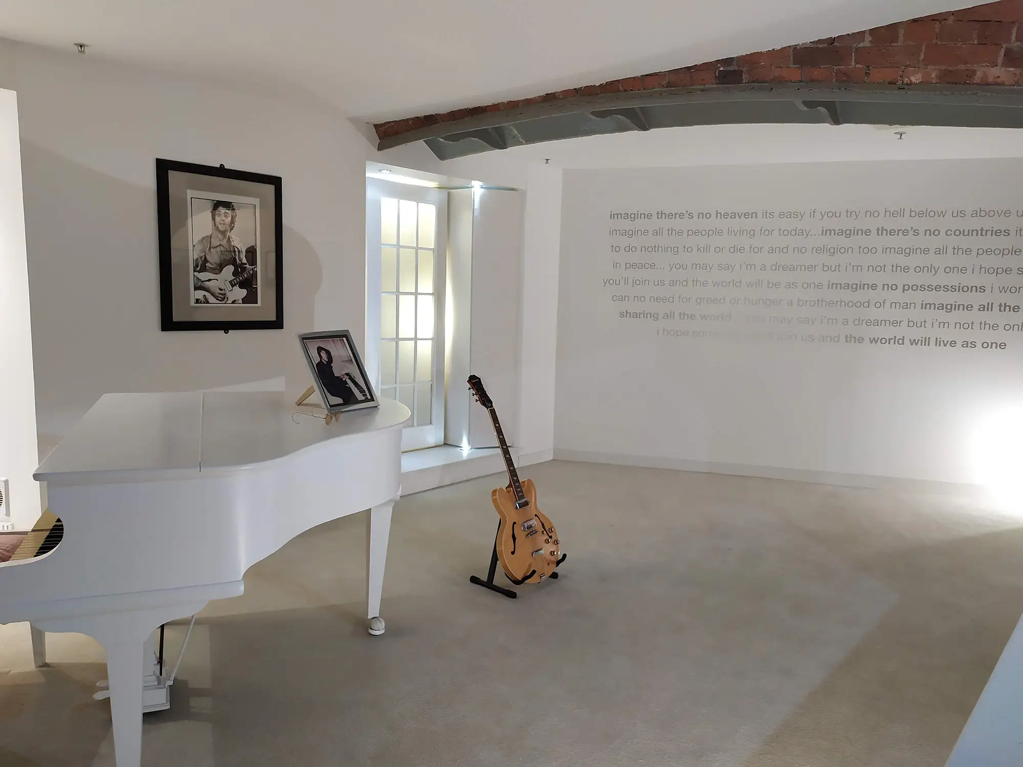 Original Beatles Gitarre im Beatles Museum