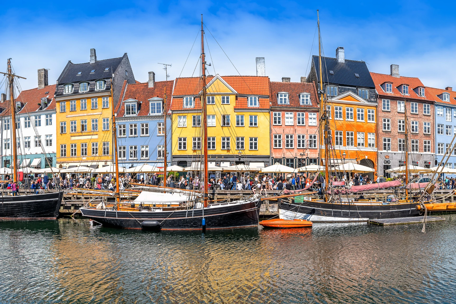 Stadtbild Kopenhagen mit bunten Häuser am Fluss