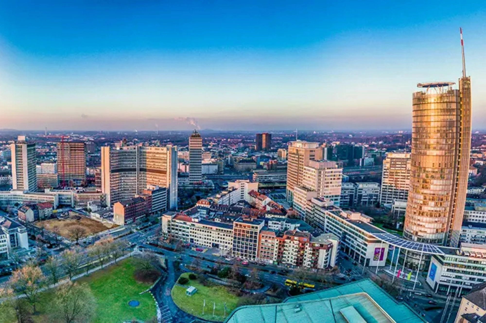 Panoramabild der Stadt Essen im Sonnenschein