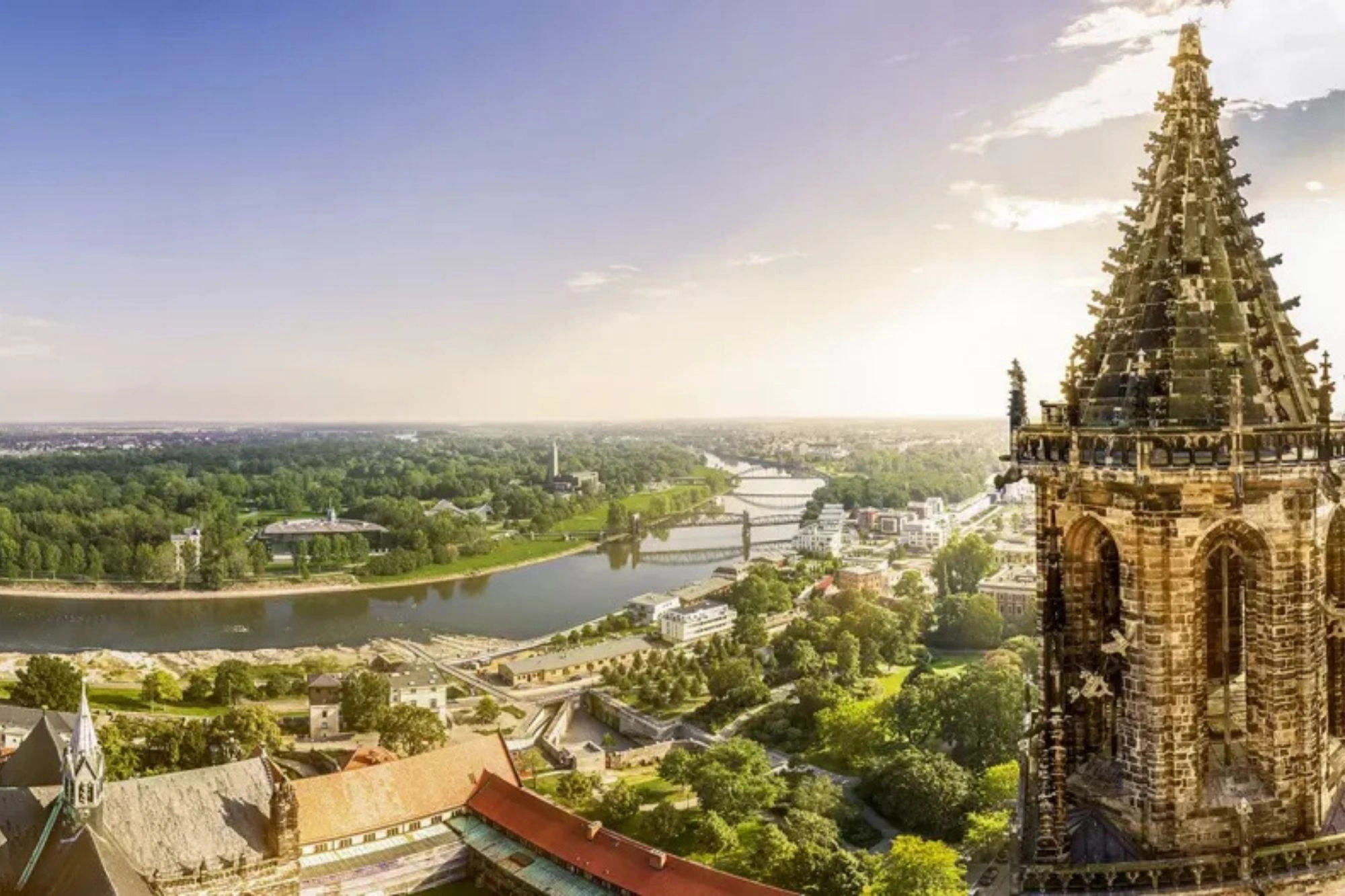 Panoramablick vom Studentenwerk aus gesehen bei Reise mit Hotel in Magdeburg