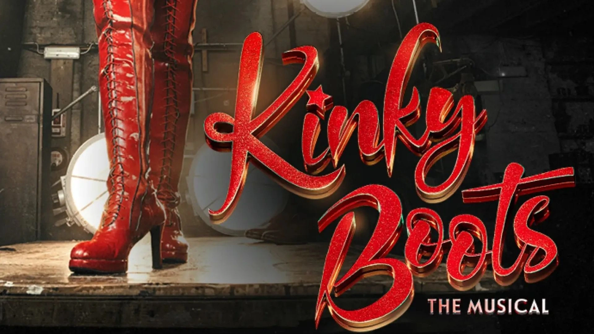 Kinky Boots – The Musical: Key Visual mit roten High Heel Stiefeln und rotem Schriftzug.