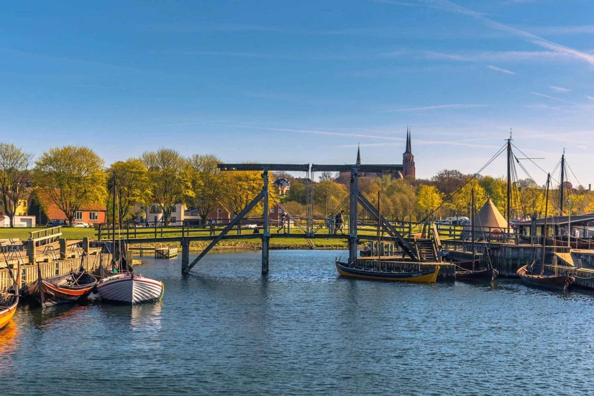 Hafen in der Stadt Roskilde im Herbst