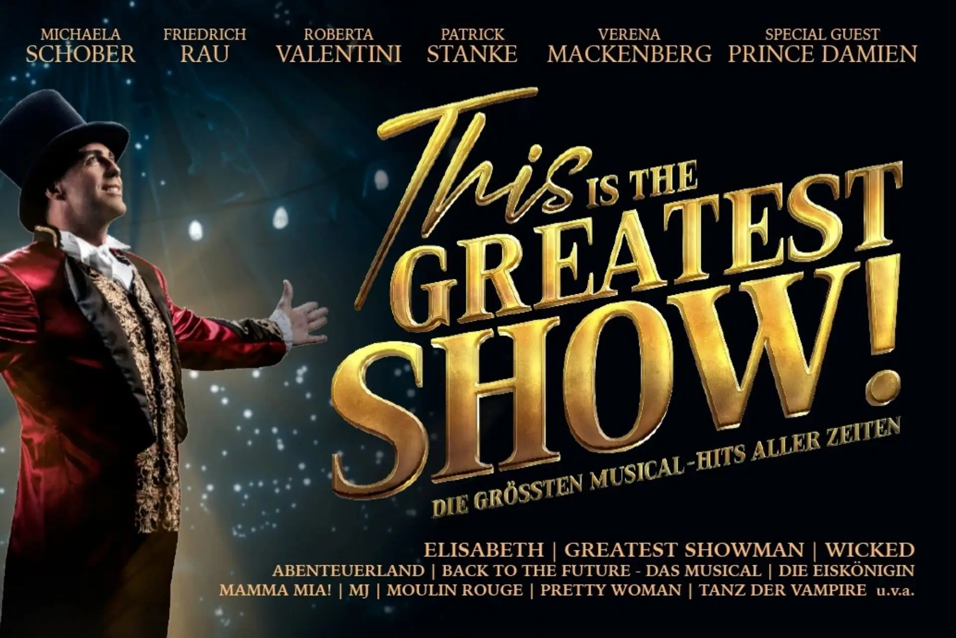 Ein Darsteller in einer roten Jacke hält einen Gehstock und wirbt für „This is The Greatest Show!“, in der verschiedene beliebte Musicals aufgeführt werden.