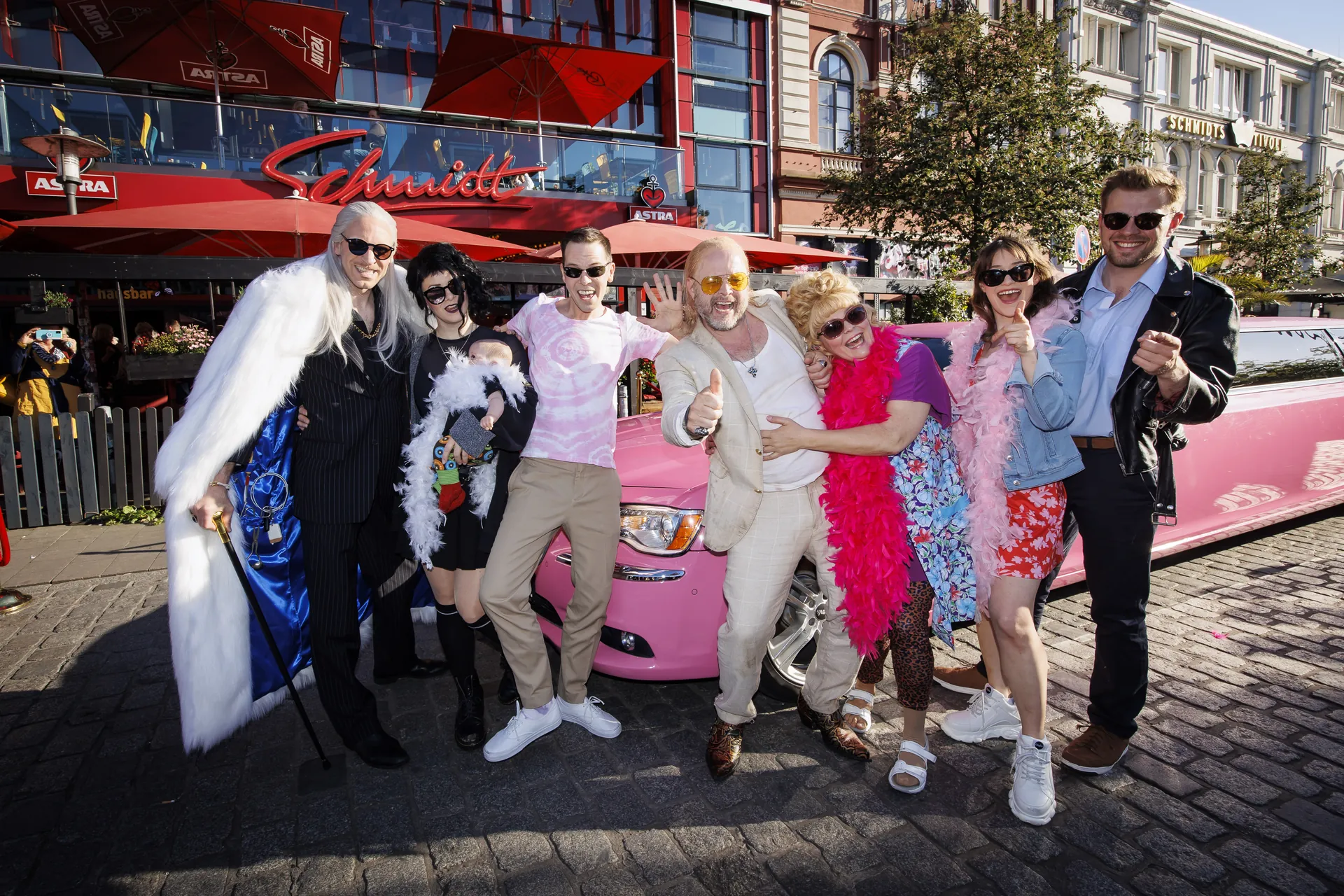 Die Königs schenken nach (Uraufführung) - Szenenmotiv 3