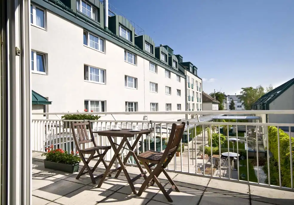 Balkon vom Hotel Park Inn Wien, ein Beispielhotel für die Radreise Passau-Wien