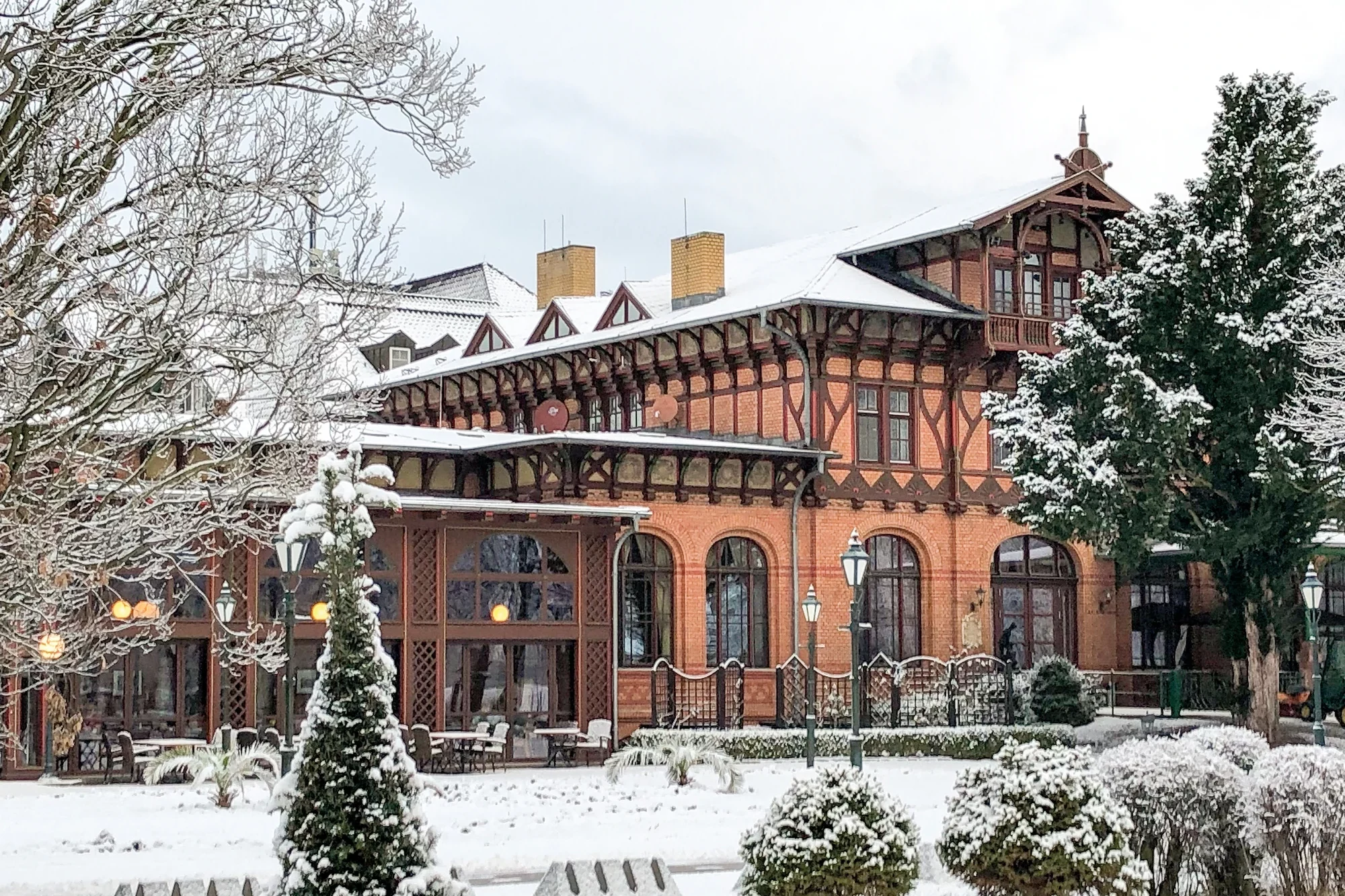 Dorint-Parkhotel-Herrenkrug-Magdeburg-Aussenaischt-im-Winter-2