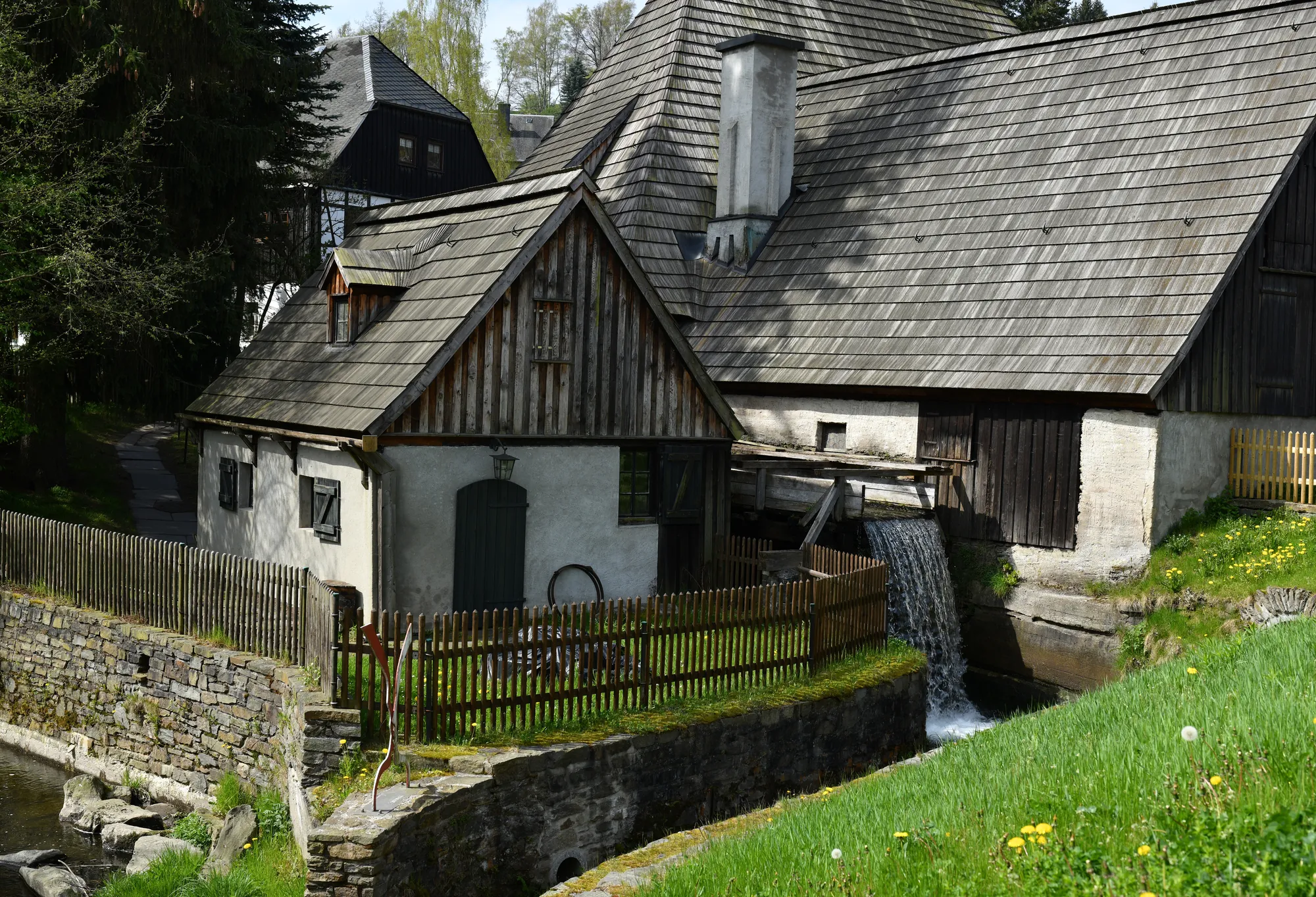 Erzgebirge Sehenswürdigkeiten Frohnauer Hammer in Annaberg-Buchholz Sachsen Schmiedekunst und Industriegeschichte