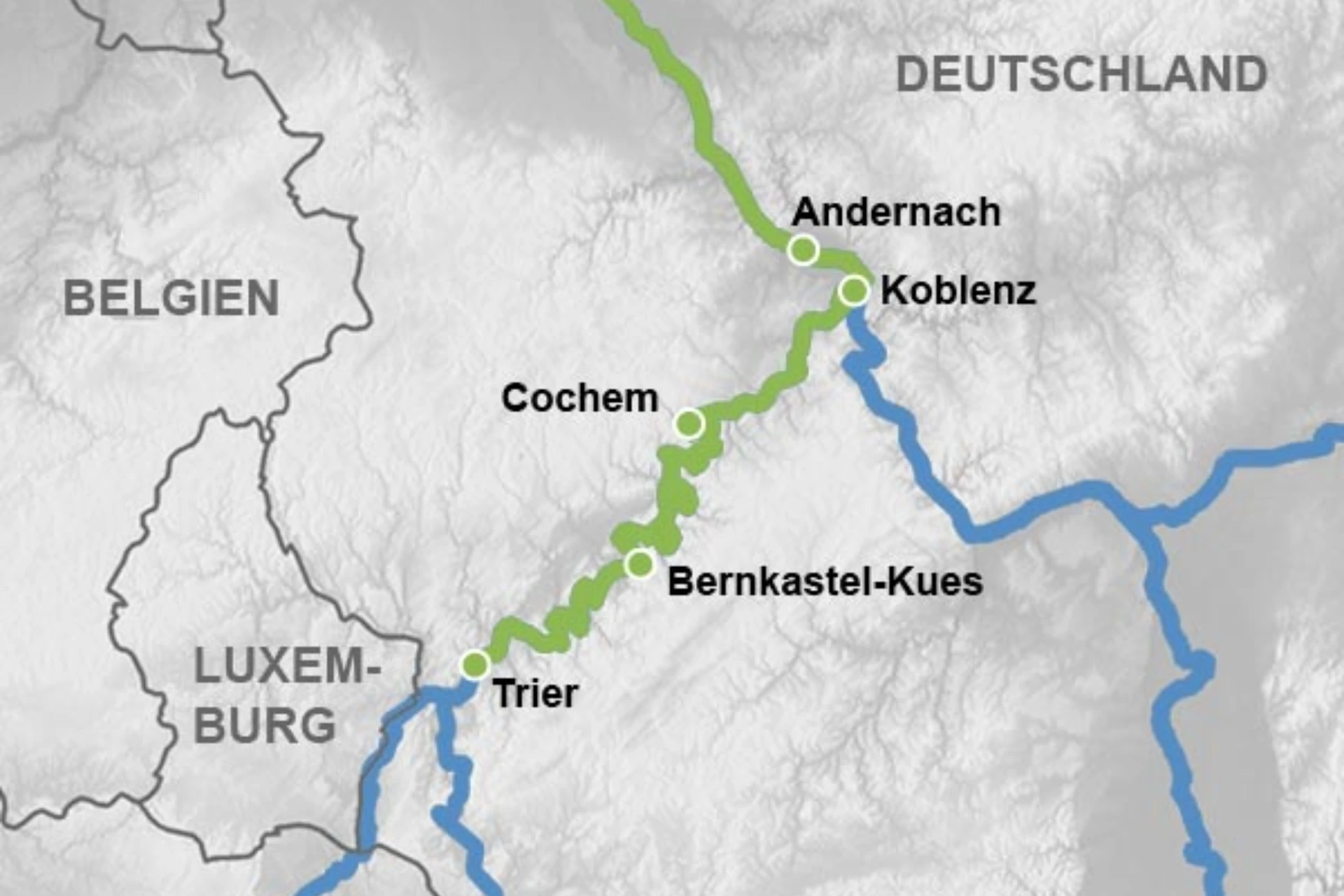 Karte zeigt Rheinverlauf mit Städten Andernach, Koblenz, Cochem, Bernkastel-Kues und Trier in Deutschland, angrenzend an Belgien und Luxemburg.