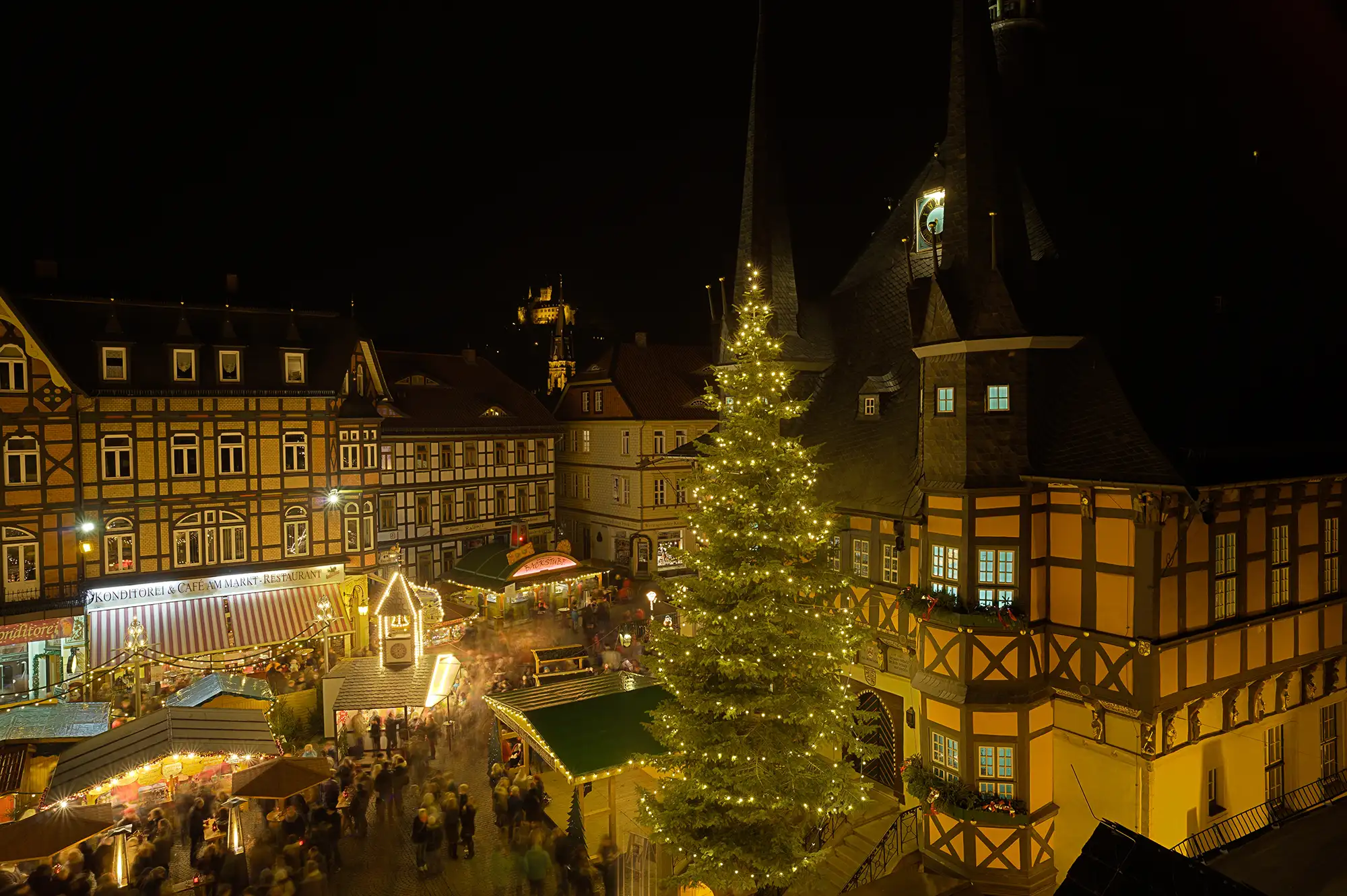 Beleuchteter Weihnachtsmarkt in Wernigerode