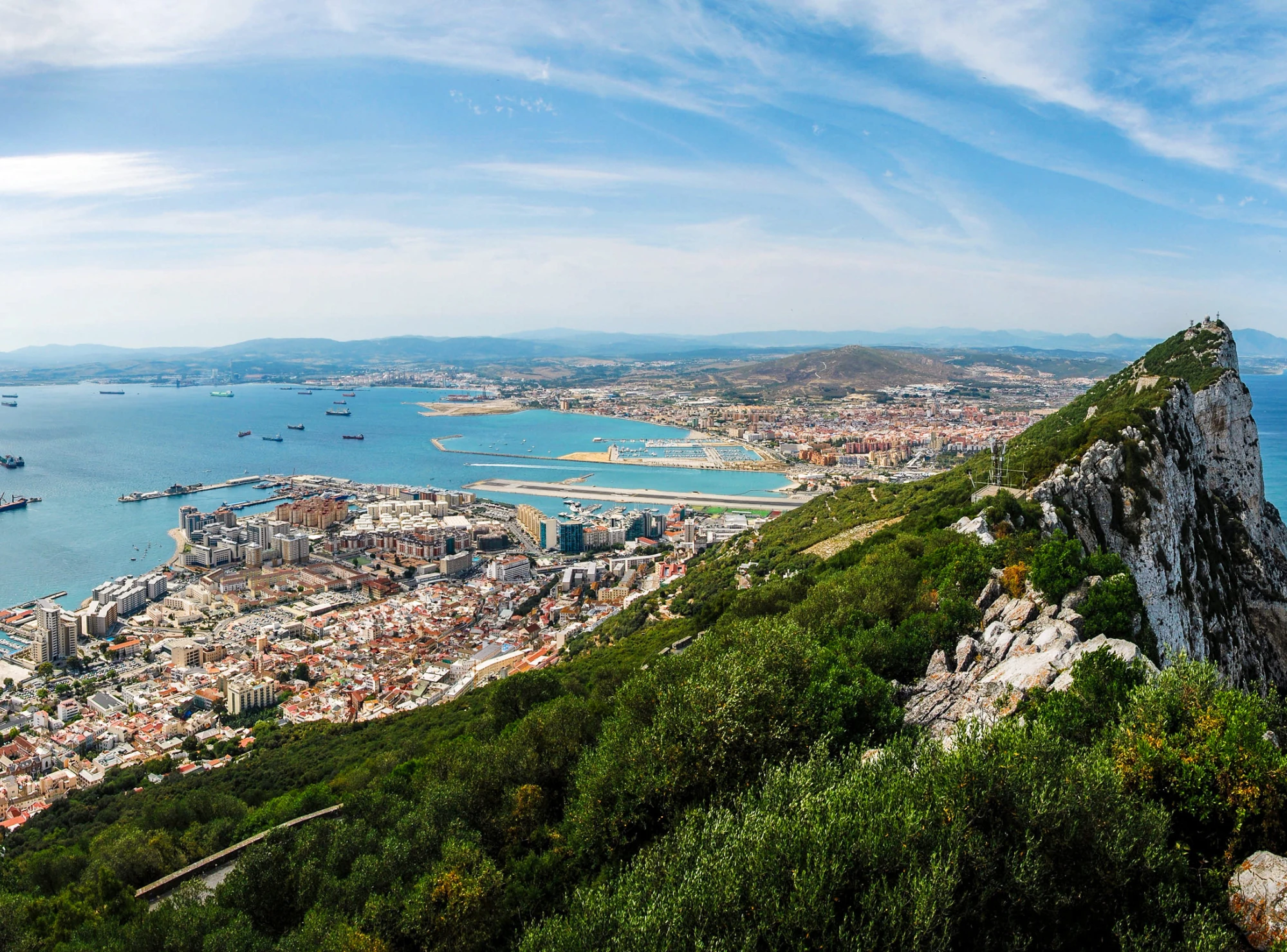Hafenansicht von Gibraltar mit Yachten und Schiffen