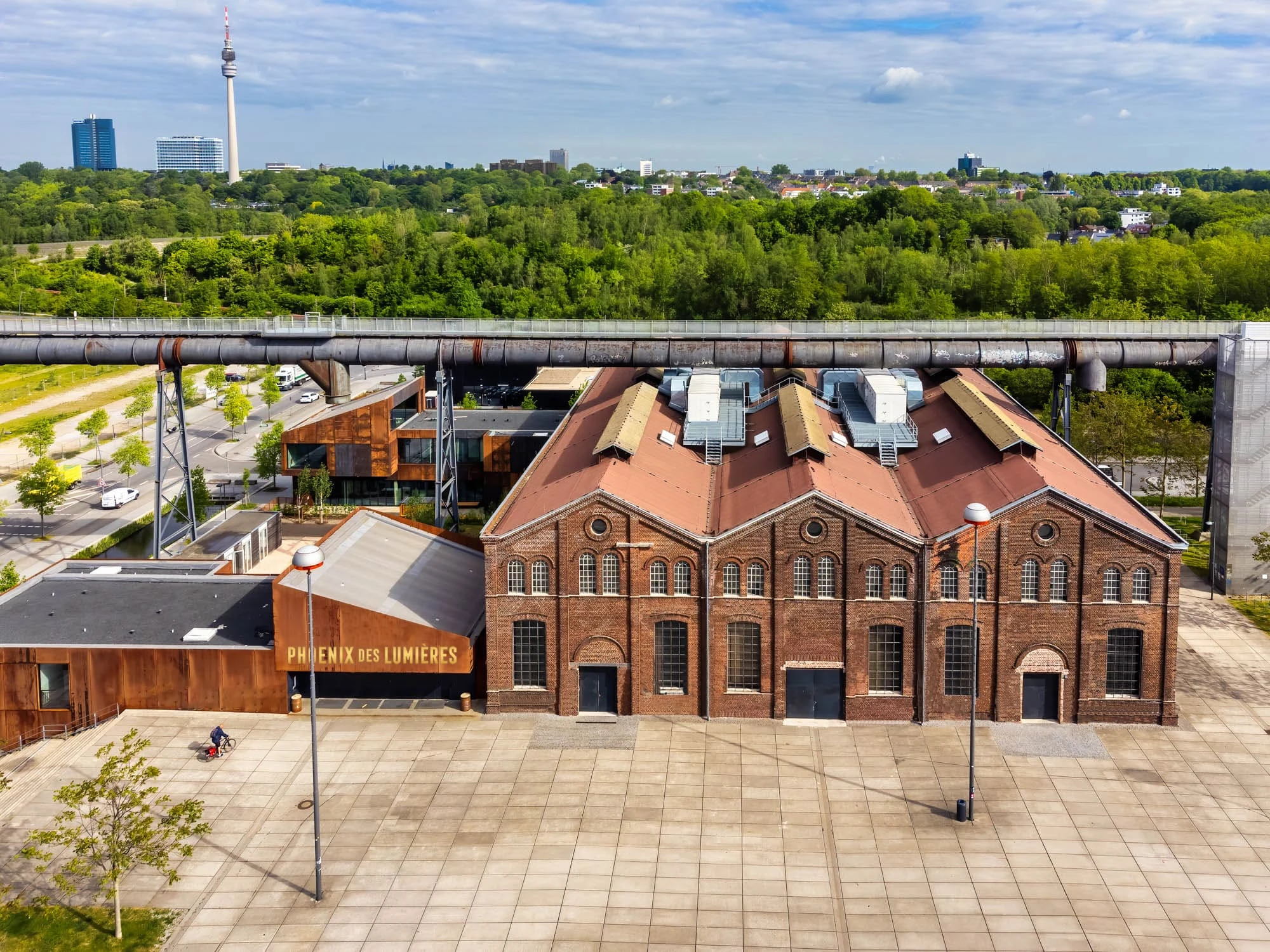 Das Bild zeigt eine Außenansicht des 