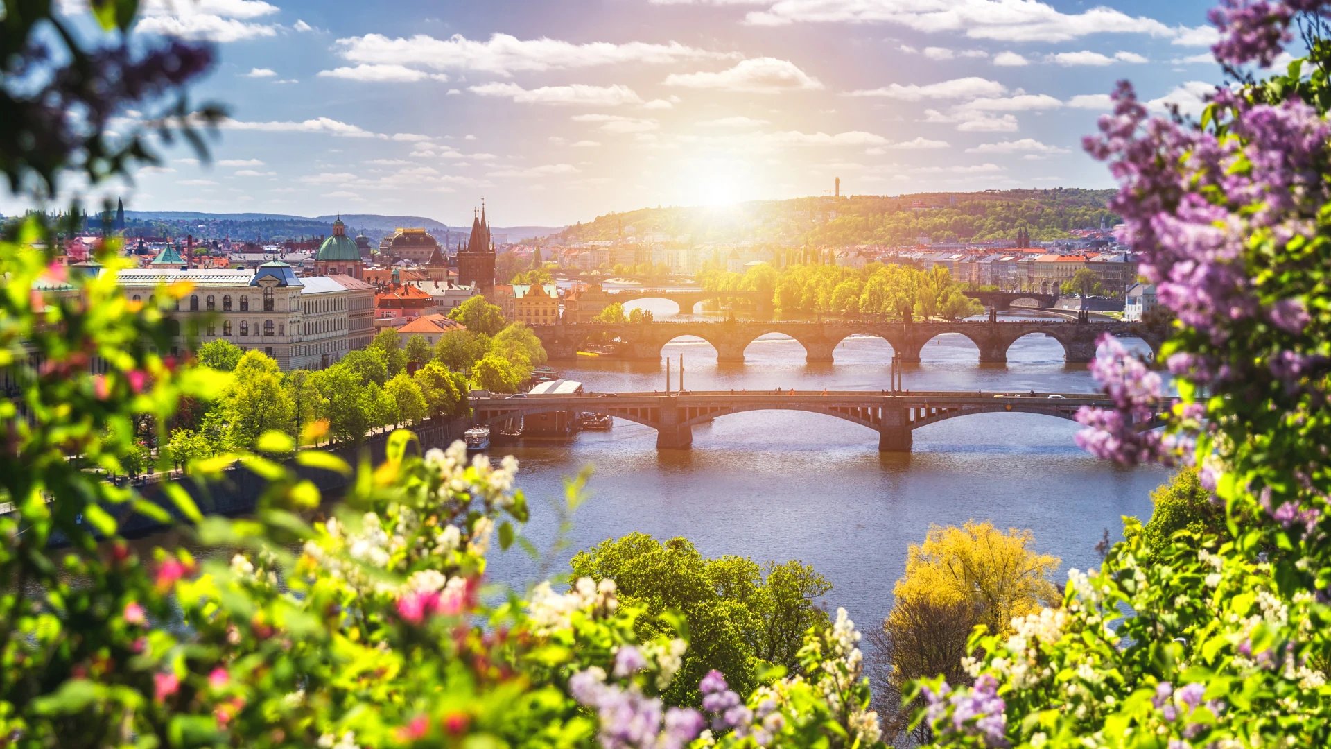 Prag Urlaub - Aussicht auf die Stadt Prag im Frühling
