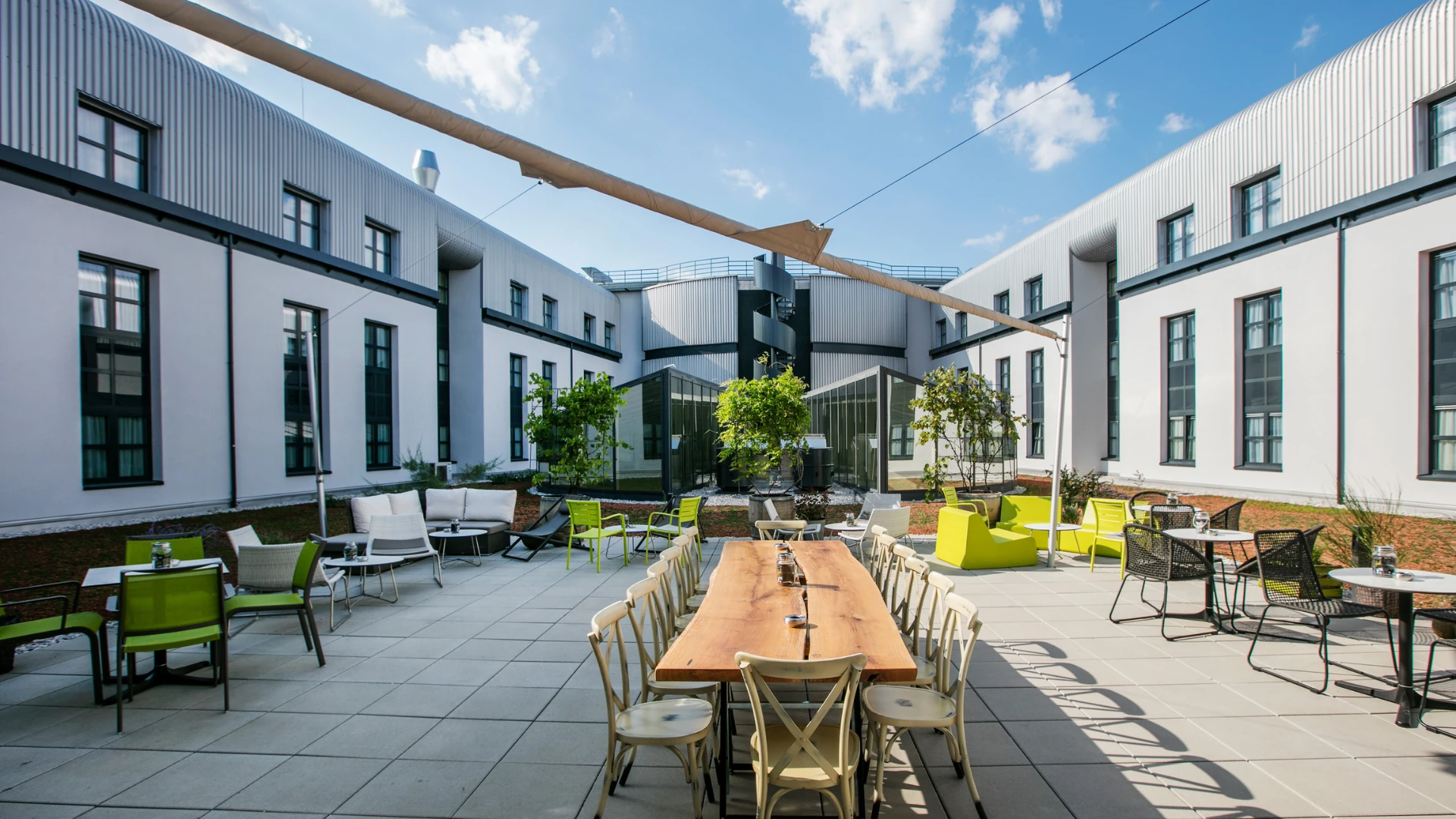 Livingroom Terrasse im Arcotel Donauzentrum in Wien