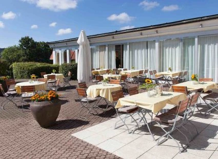 Hotel-Schwarzwald-Terrasse-425x310.opti