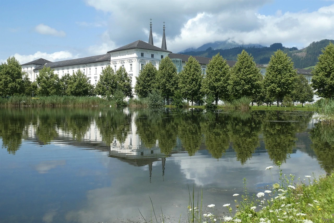 Hotel Spirodom Admont Das Benediktinerstift Admont Österreich Gebäude von außen aovo