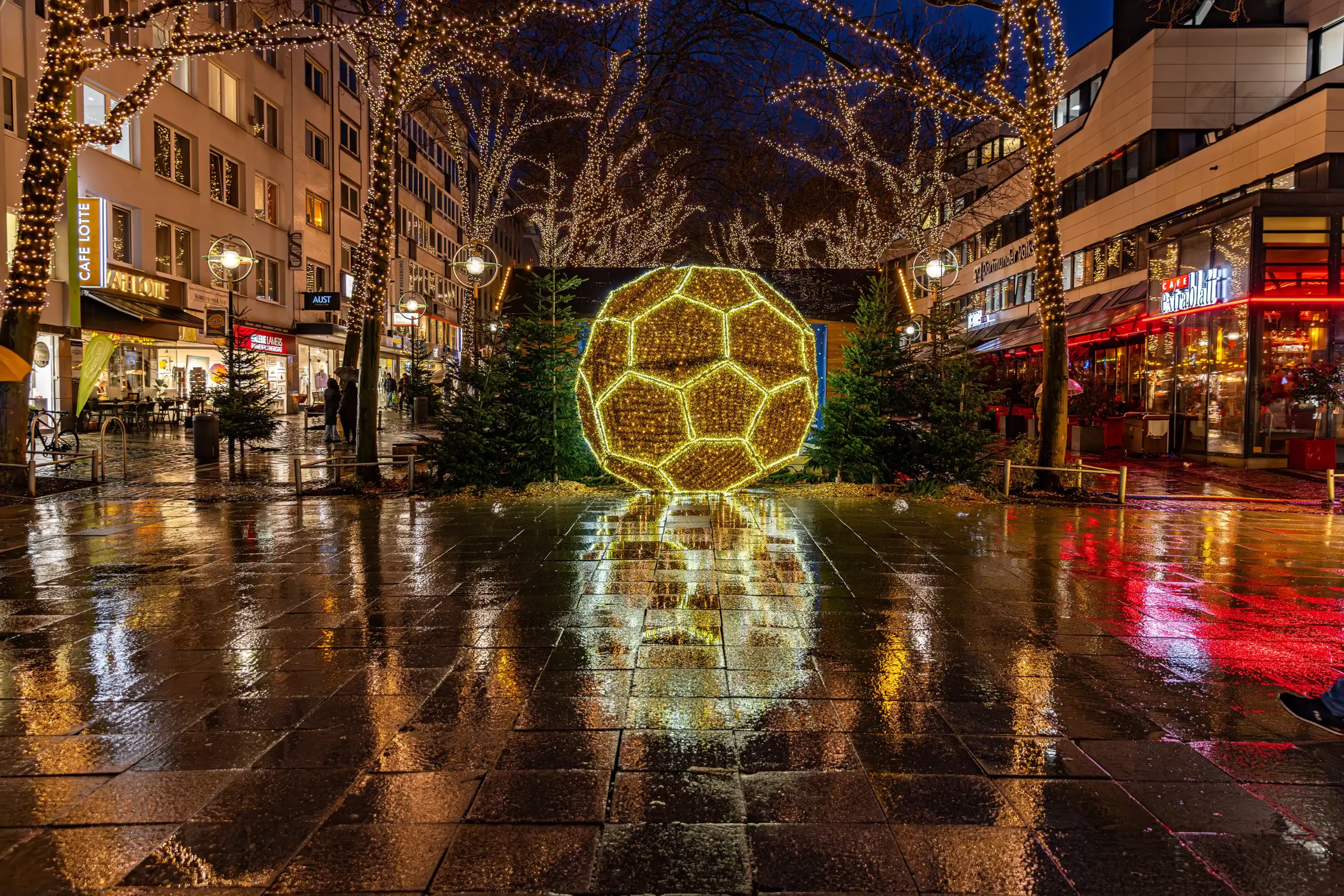 Weihnachtsstadt Dortmund Lichtinstallation Fußball