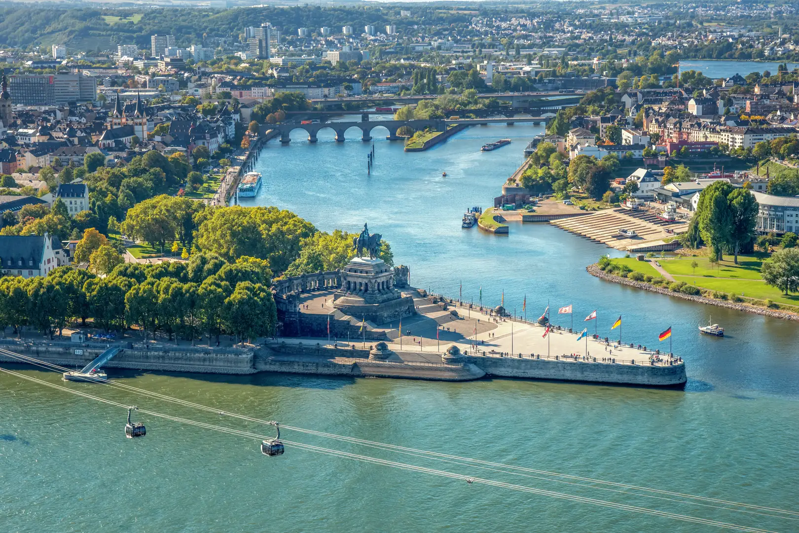 Koblenz bei Sonnenschein aus der Luft vom Rhein aus fotografiert