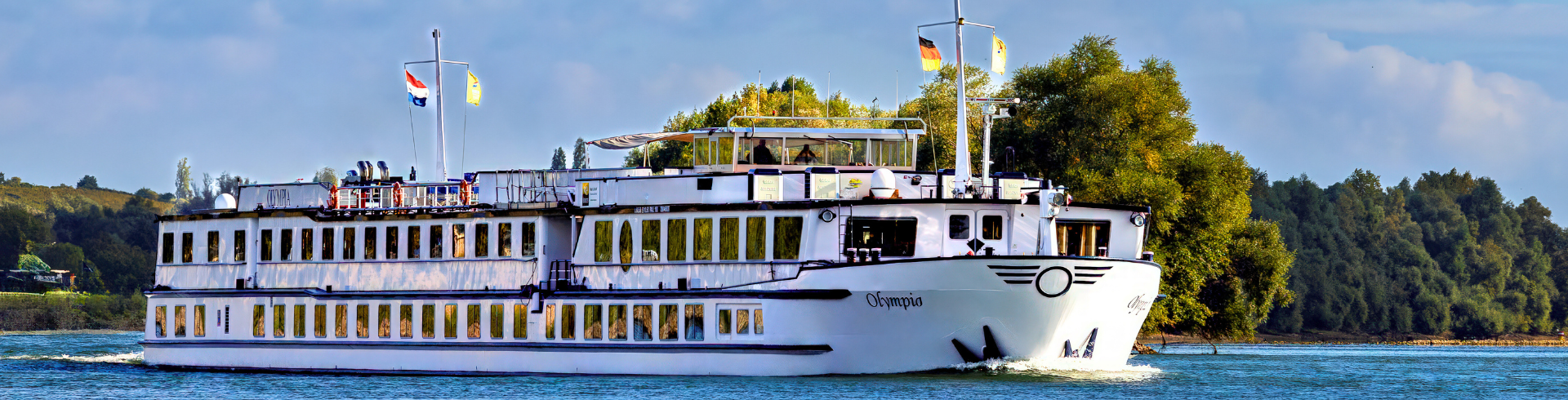 Schiff auf Fluss MS Olympia