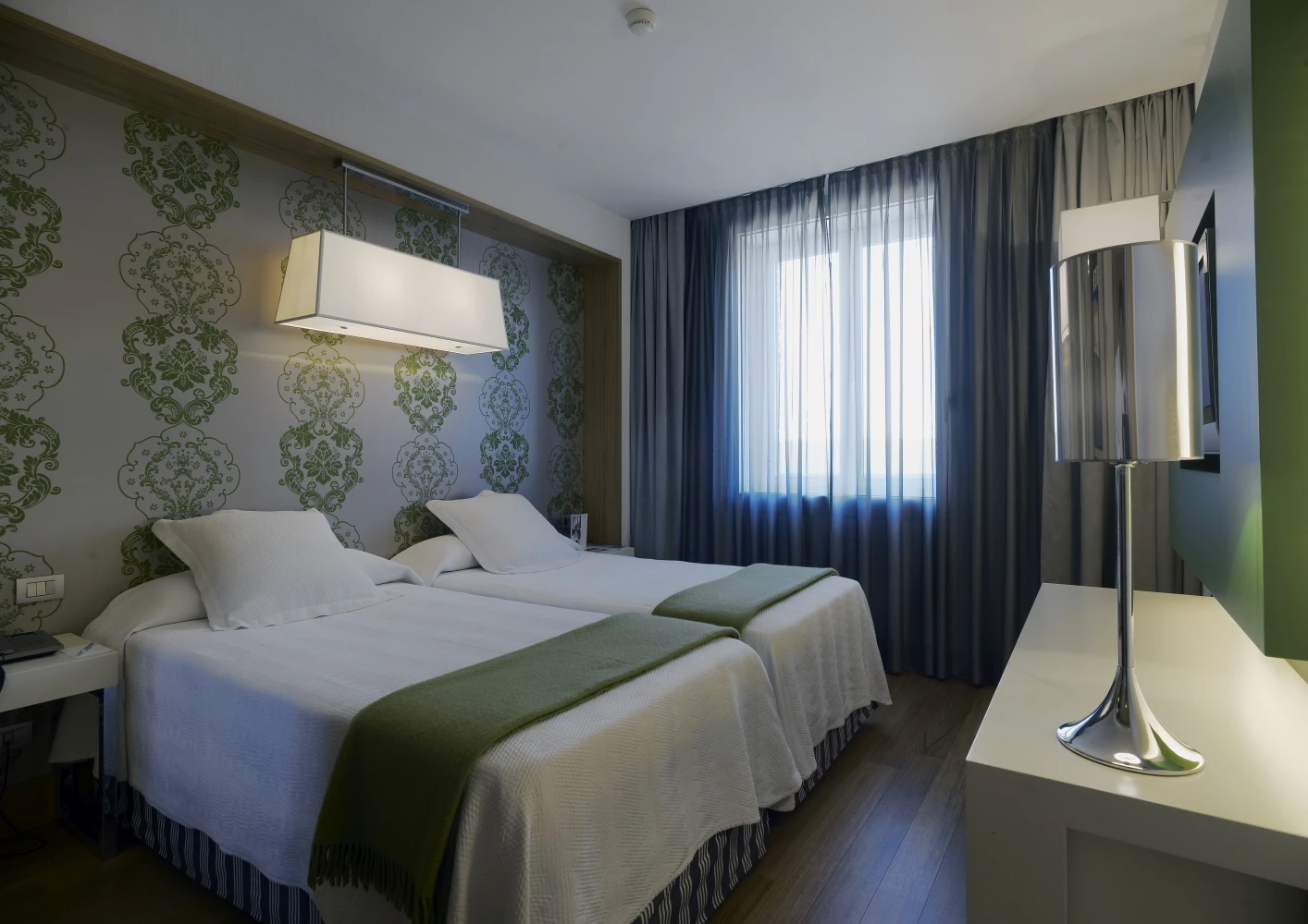 NH Pisa - Ansicht auf das gemütliche Zimmer in neutralen Farben