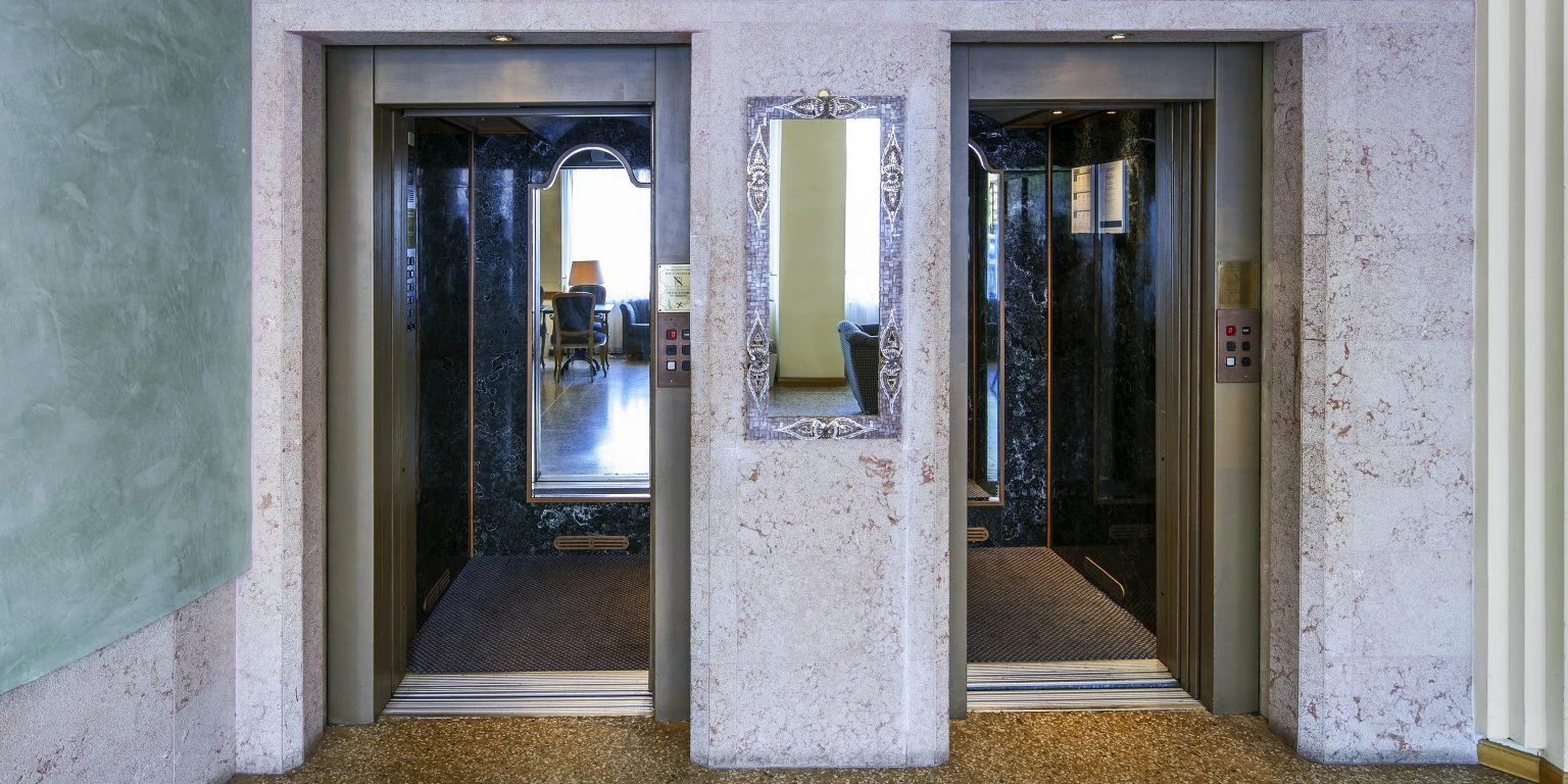 NH Ravenna Hotel Ansicht auf die edlen Aufzüge