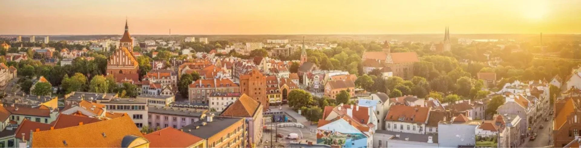 Kachel Panoramablick auf die Stadt Olsztyn von oben bei Sonnenuntergang