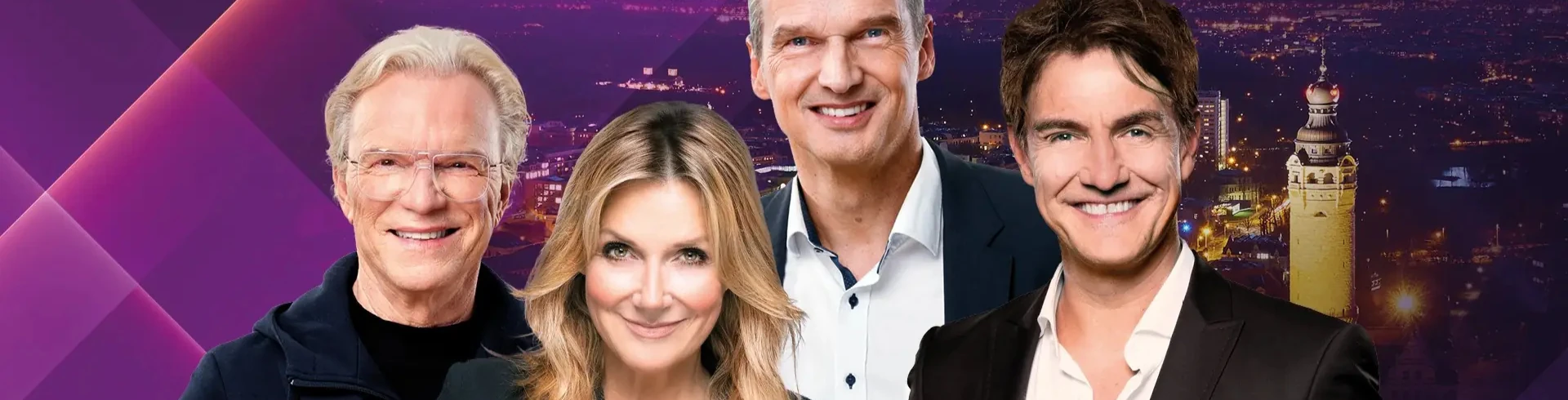 Eine Gruppe von vier Personen in halb-formeller Kleidung vor dem Hintergrund einer pulsierenden Stadtsilhouette, die eine Mischung von Persönlichkeiten und Stilen zeigt.