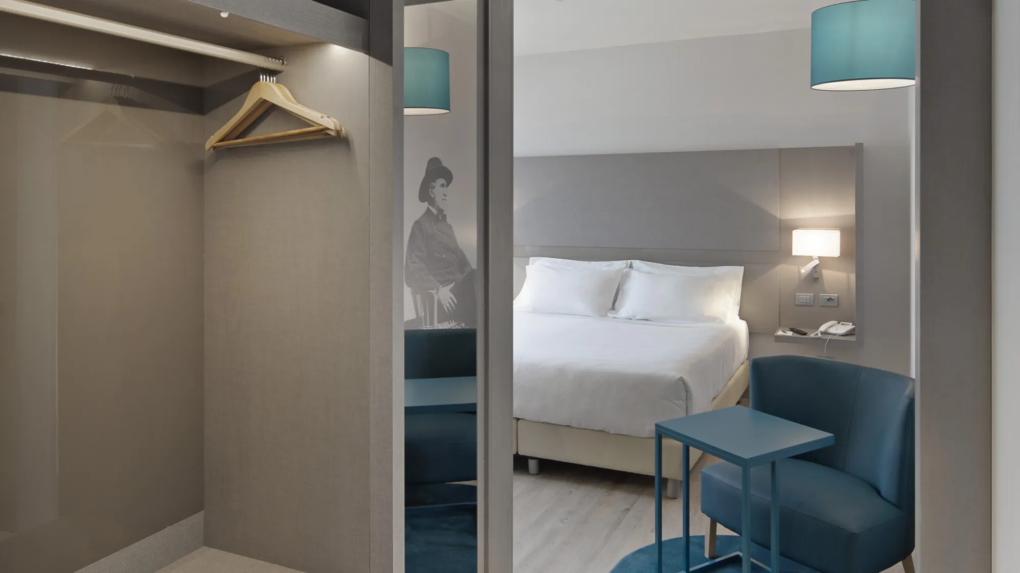 NH Parma - Ansicht auf das gemütliche Zimmer in neutralen Farben