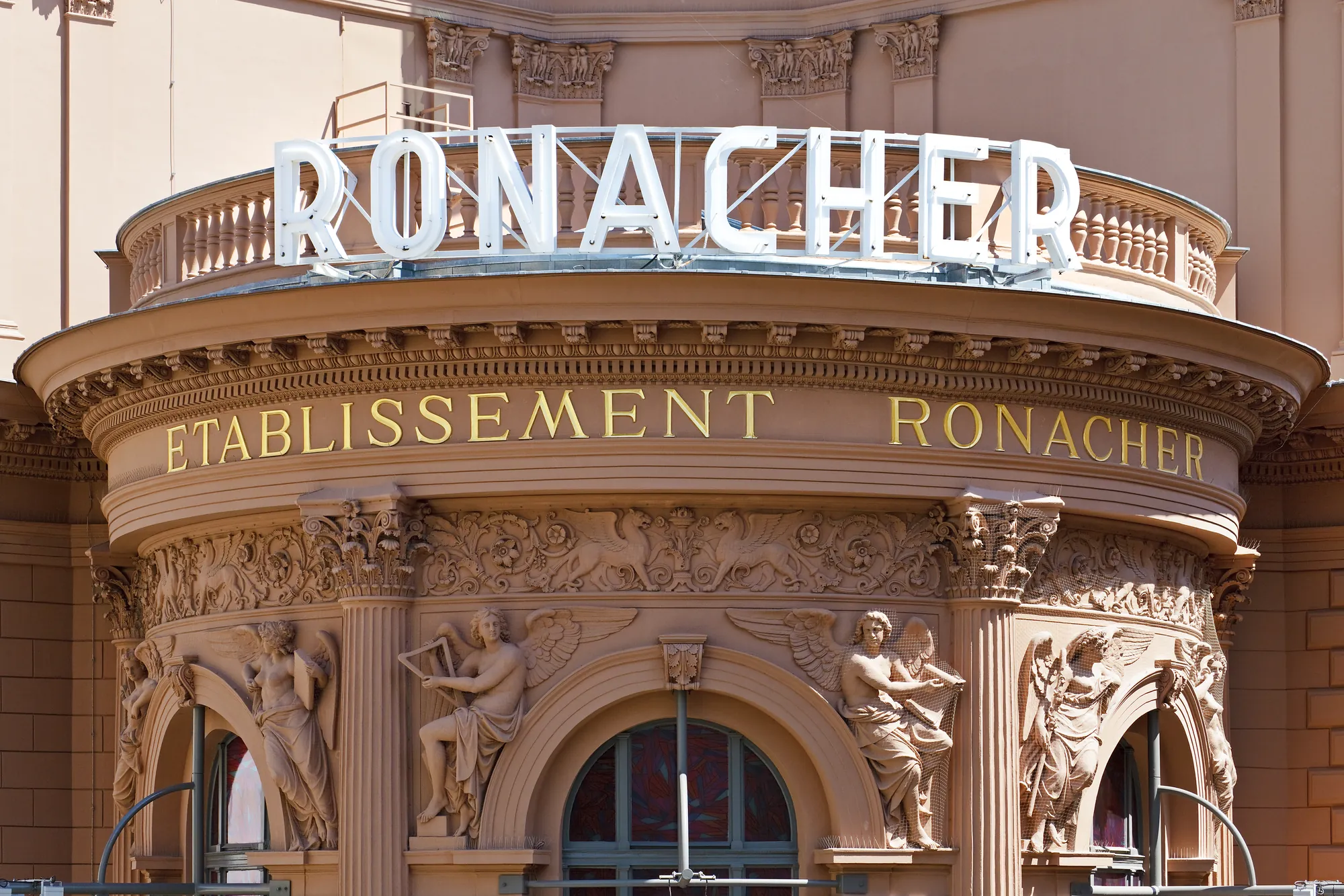 Ronacher Theater - Vorderansicht, schön verziertes Gebäude