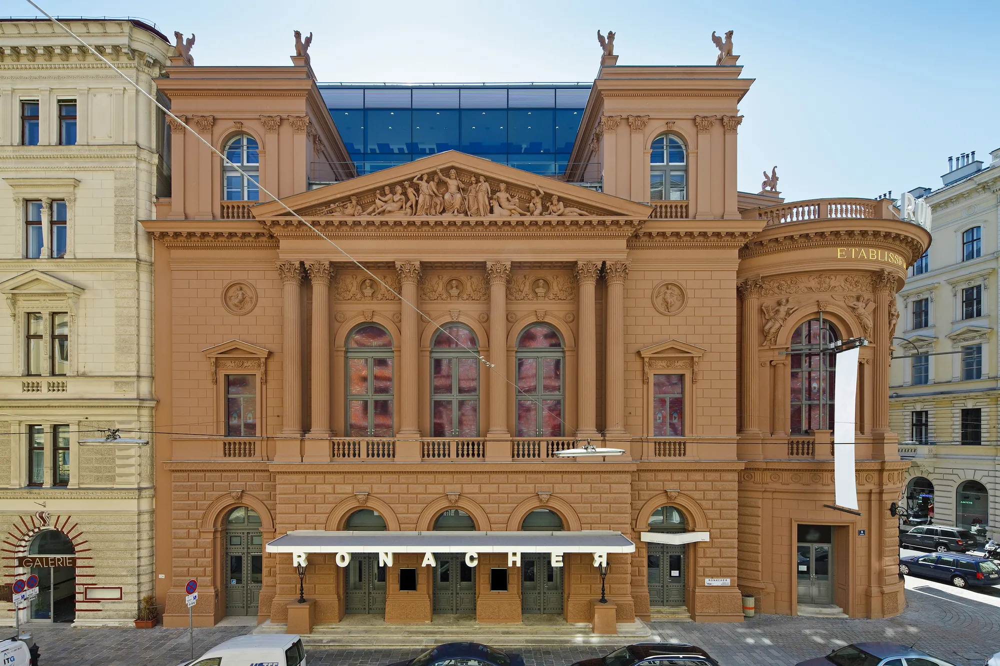 Ronacher - komplette Frontansicht von außen