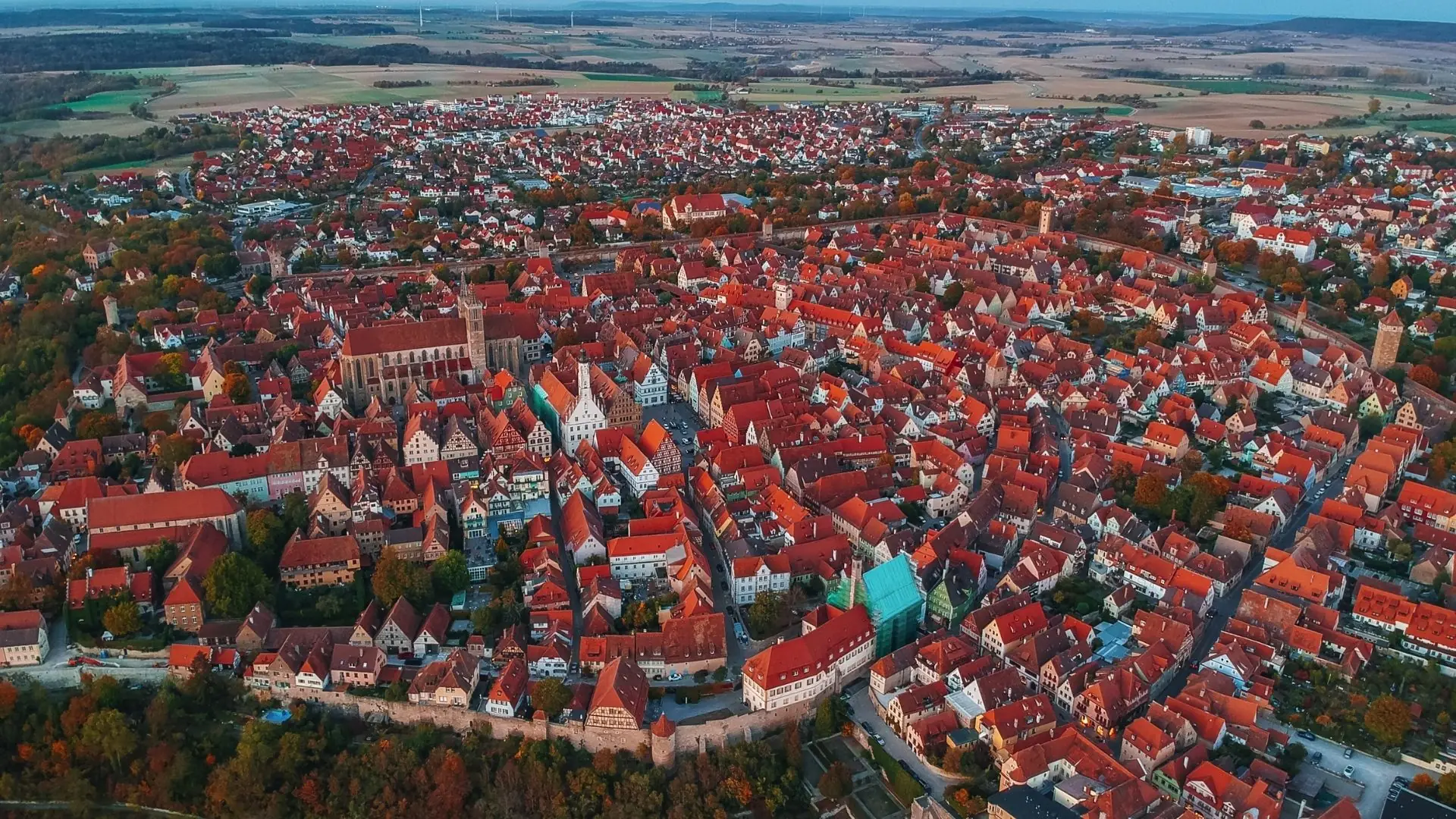 Panoramaansicht einer malerischen Stadt mit historischen Gebäuden