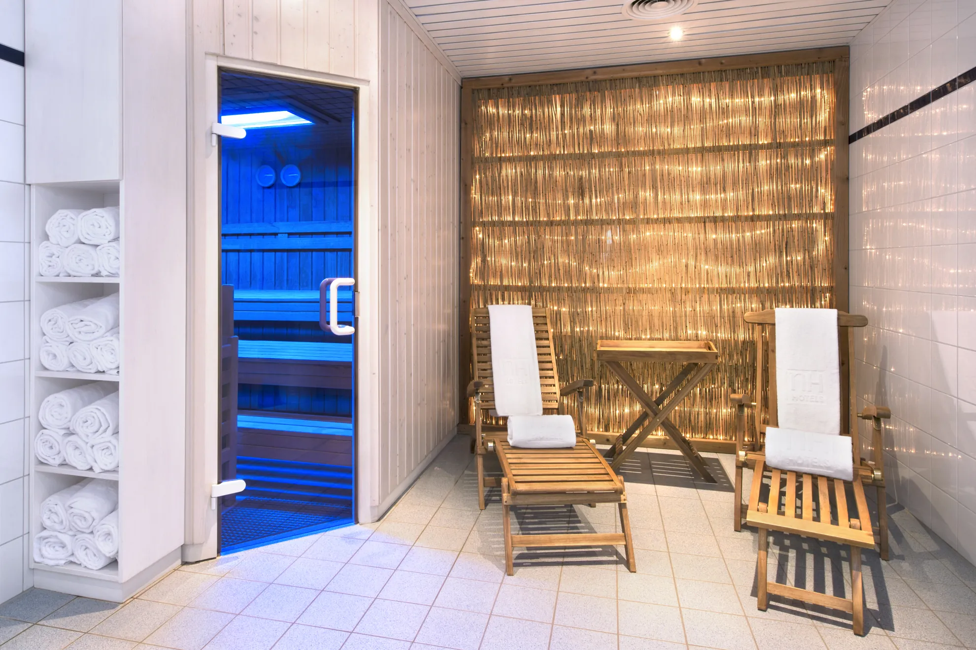 NH Hotel Erlangen - Saunabereich und Liegestühle