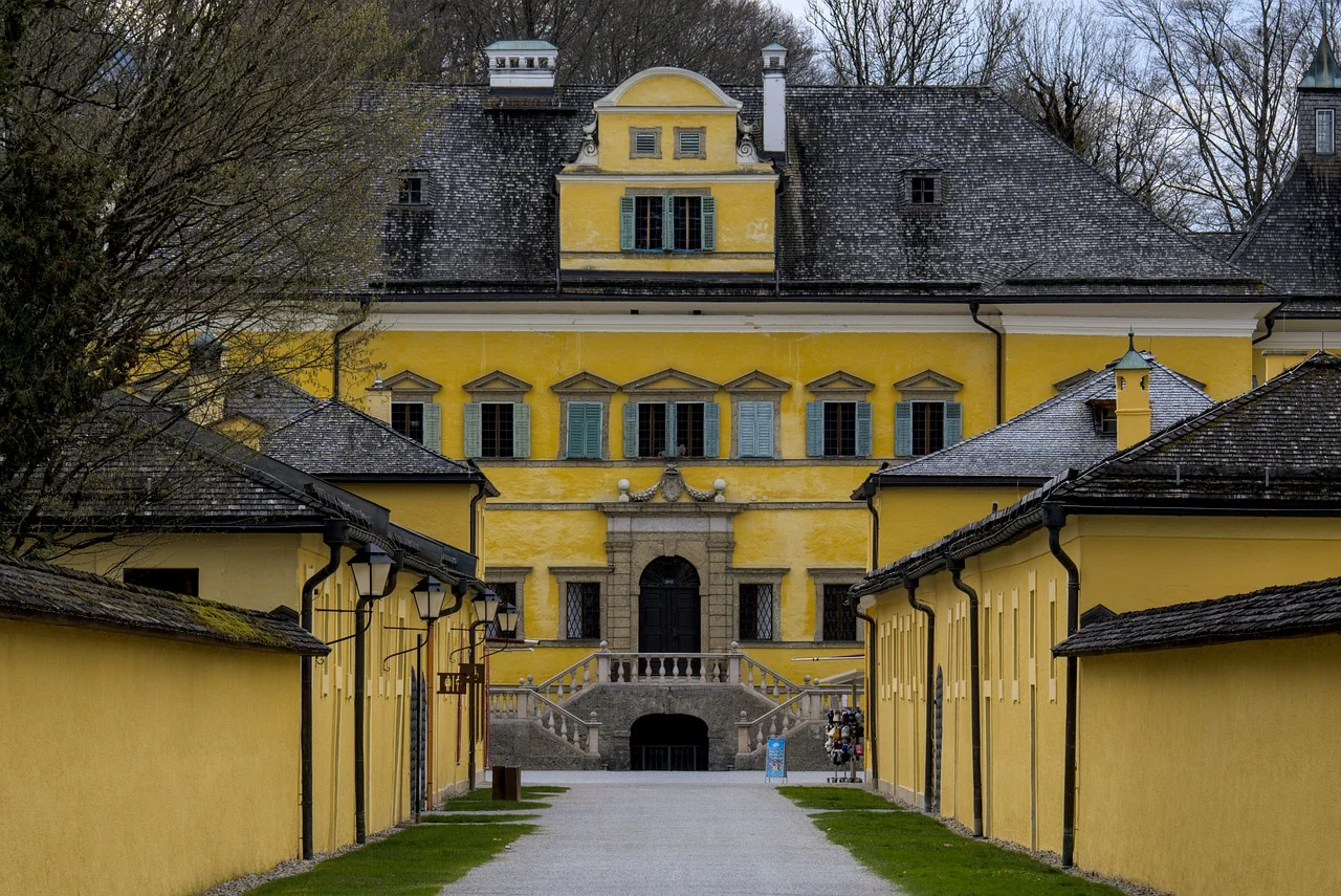 Die Fassade des Lustschlosses Hellbrunn.